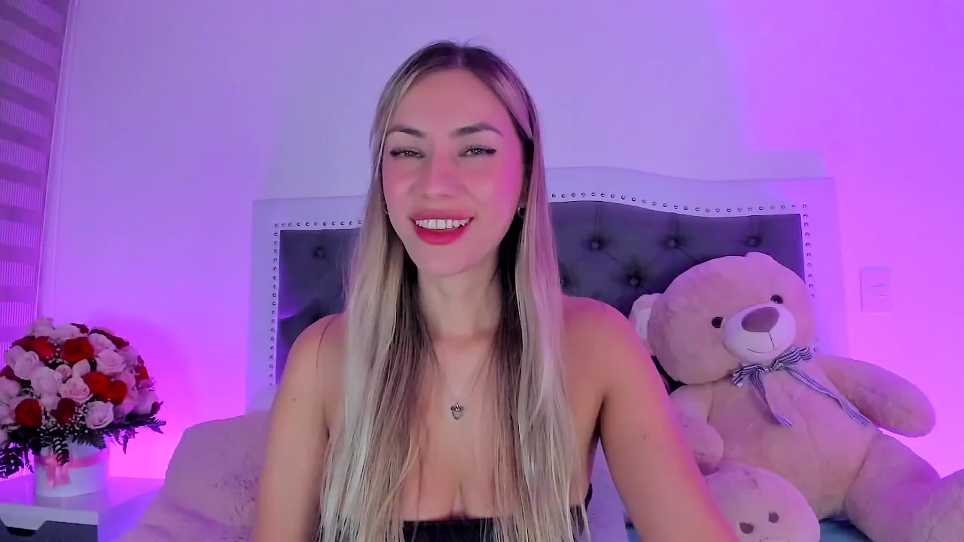 Gallery image thumbnail from SweetMar23's myfreecams stream on, 09/23/2025, 04:00 image 2 of 20
