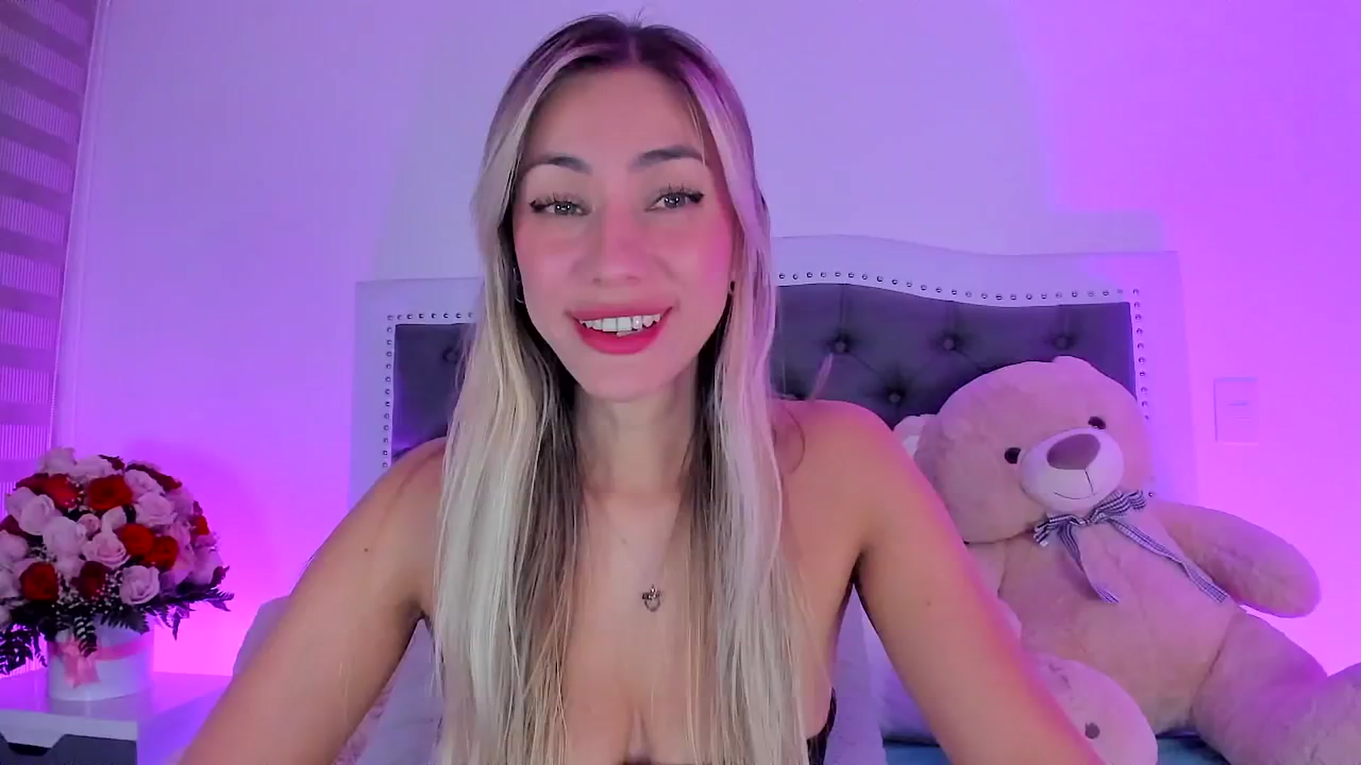 Gallery image thumbnail from SweetMar23's myfreecams stream on, 09/23/2025, 04:00 image 3 of 20