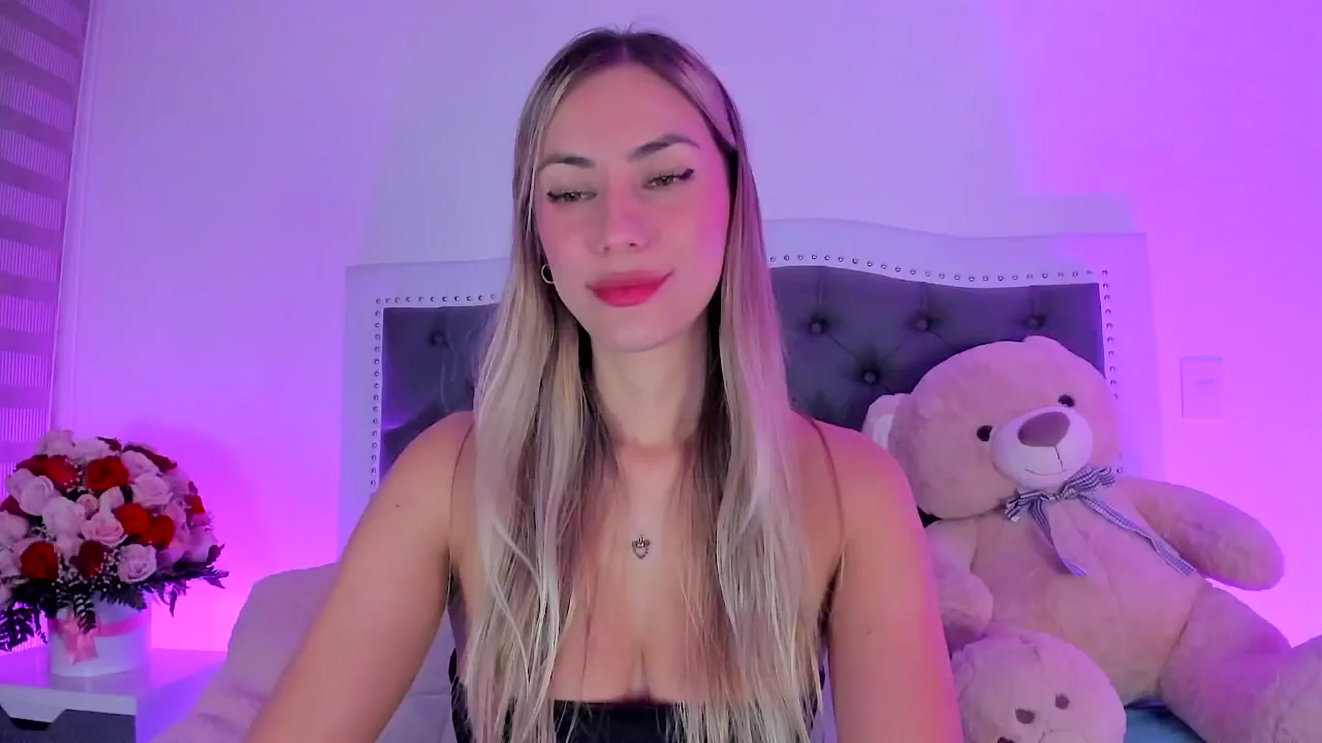 Gallery image thumbnail from SweetMar23's myfreecams stream on, 09/23/2025, 04:00 image 1 of 20