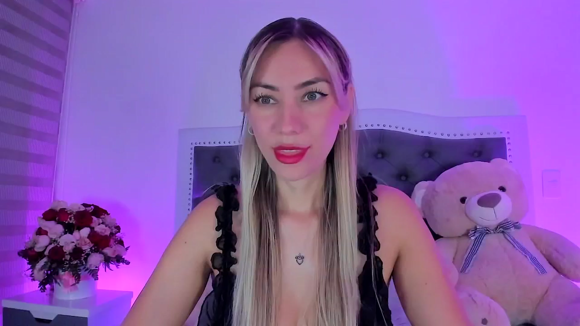 Gallery image thumbnail from SweetMar23's myfreecams stream on, 09/26/2025, 04:14 image 1 of 20