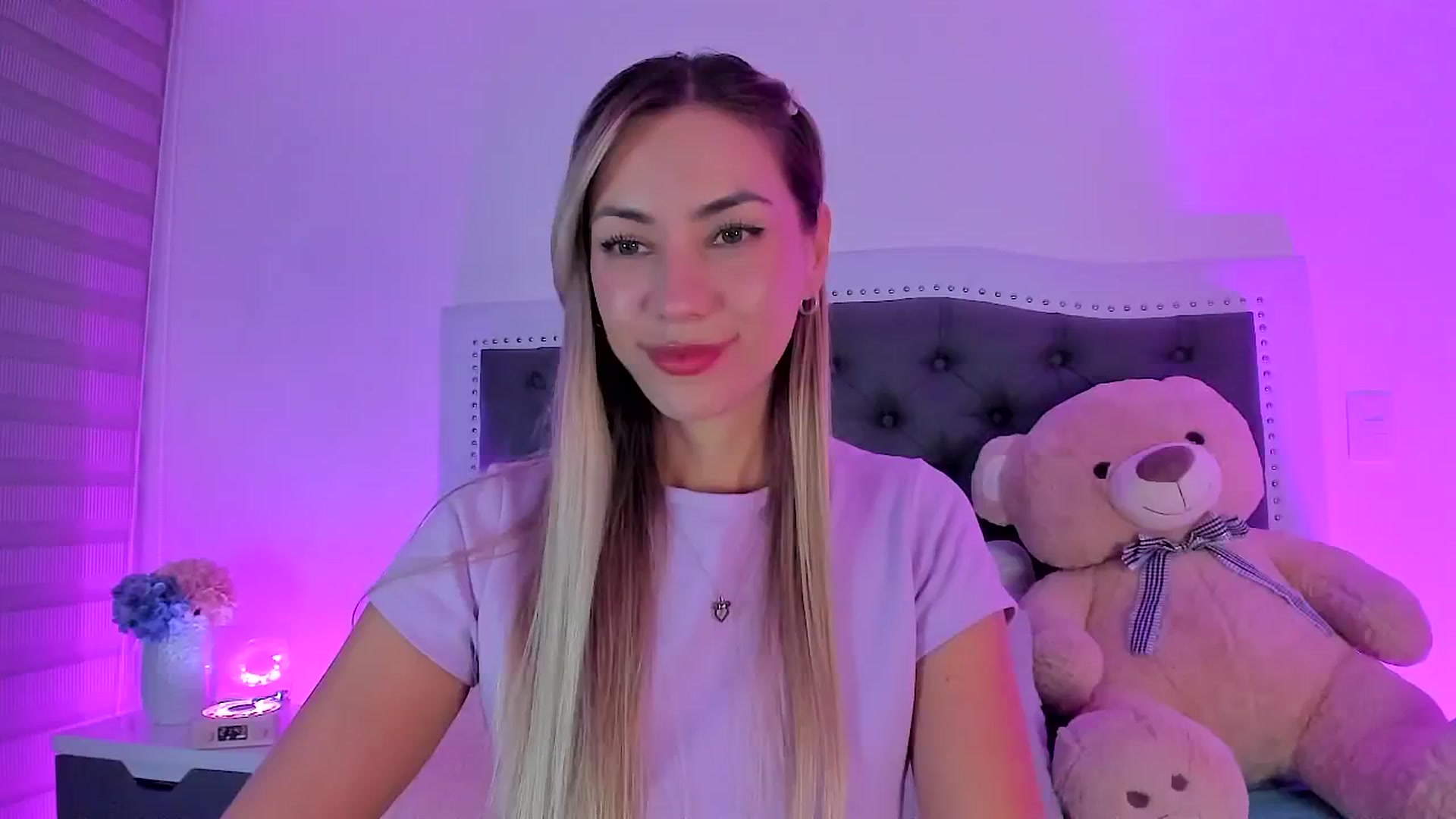 Gallery image thumbnail from SweetMar23's myfreecams stream on, 10/04/2025, 05:01 image 2 of 20