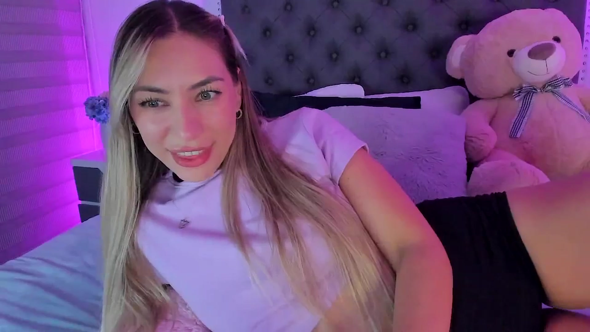 Gallery image thumbnail from SweetMar23's myfreecams stream on, 10/04/2025, 05:01 image 7 of 20