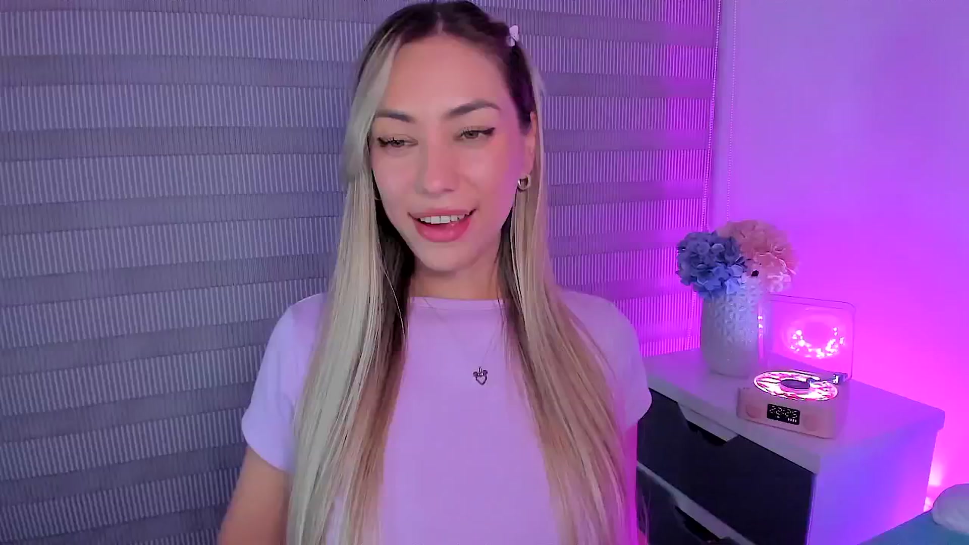 Gallery image thumbnail from SweetMar23's myfreecams stream on, 10/04/2025, 05:01 image 8 of 20
