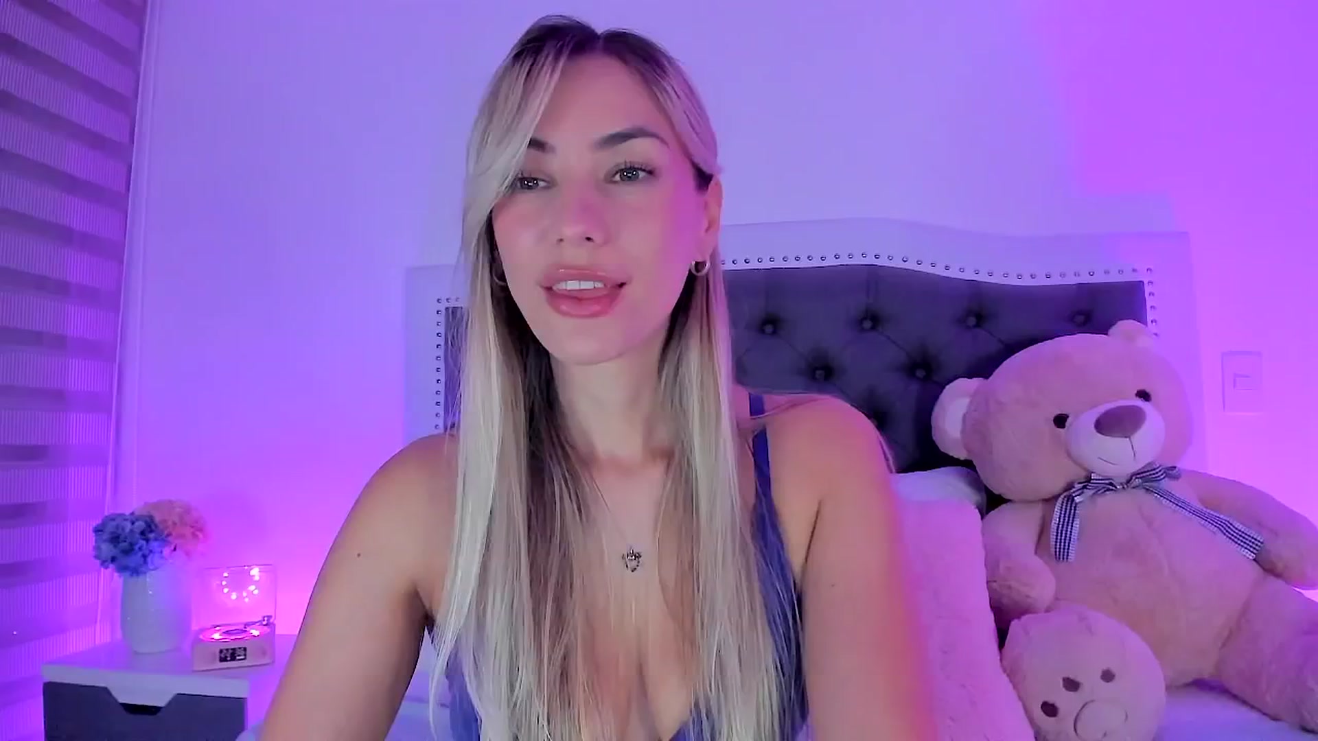 Gallery image thumbnail from SweetMar23's myfreecams stream on, 10/08/2025, 04:44 image 9 of 20