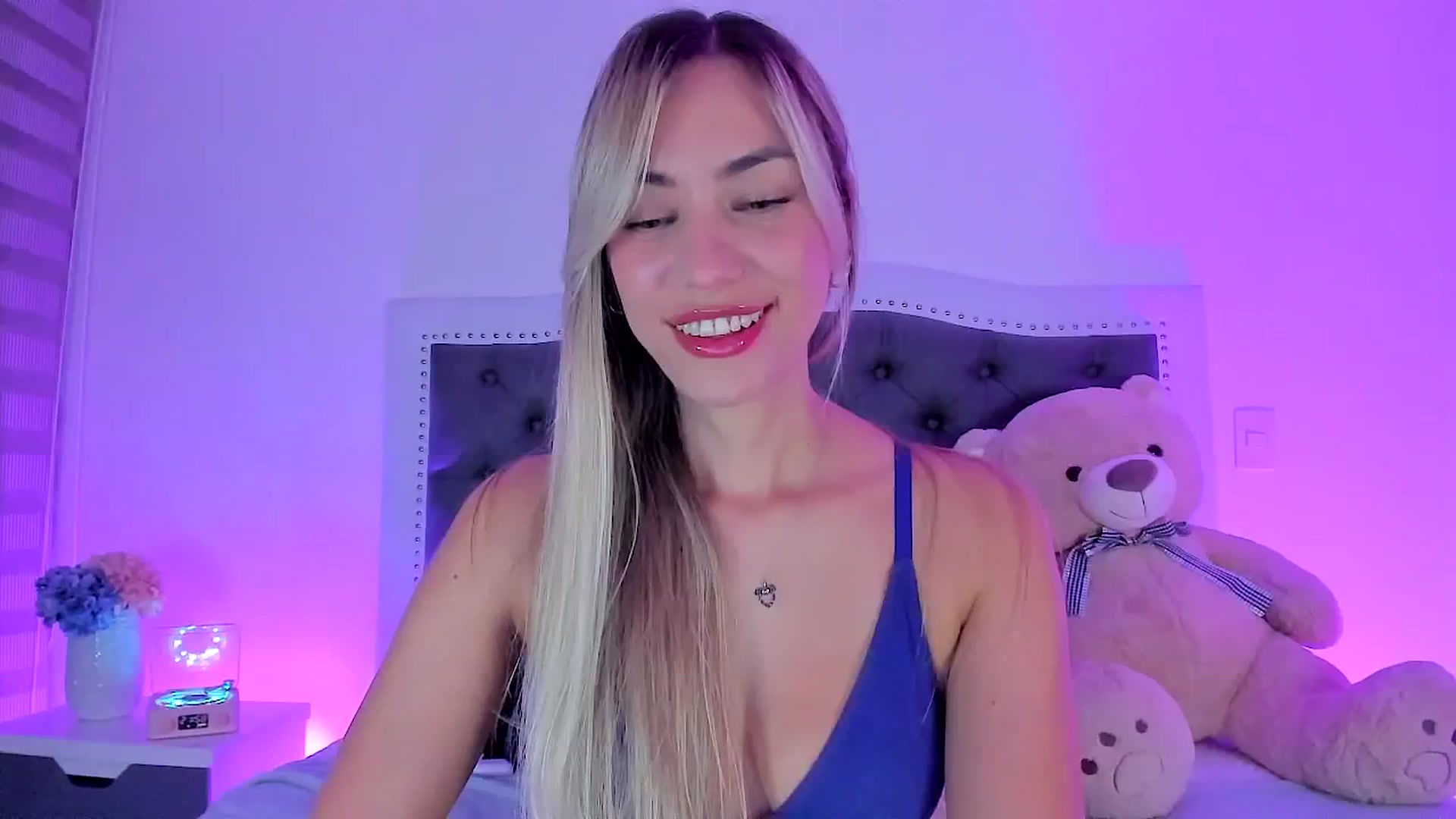 Gallery image thumbnail from SweetMar23's myfreecams stream on, 10/08/2025, 04:44 image 2 of 20