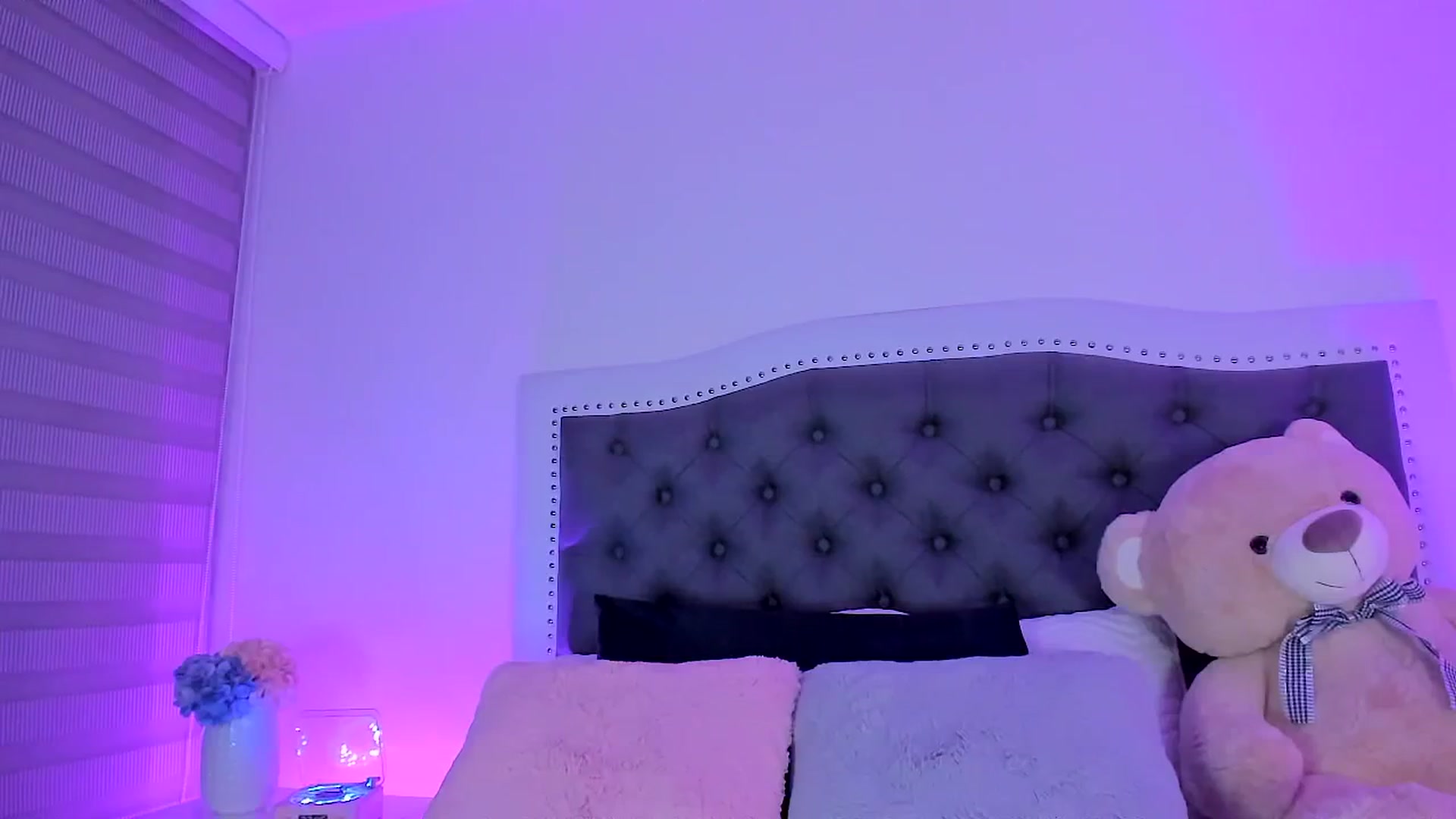 Gallery image thumbnail from SweetMar23's myfreecams stream on, 10/11/2025, 04:10 image 17 of 20
