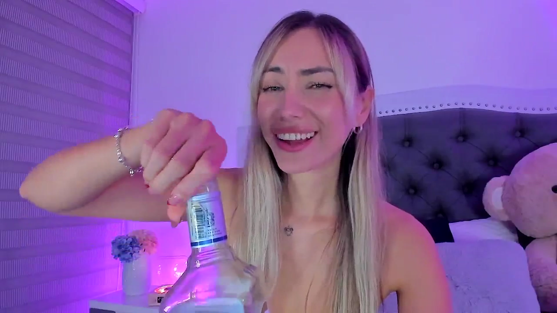 Gallery image thumbnail from SweetMar23's myfreecams stream on, 10/11/2025, 04:10 image 20 of 20