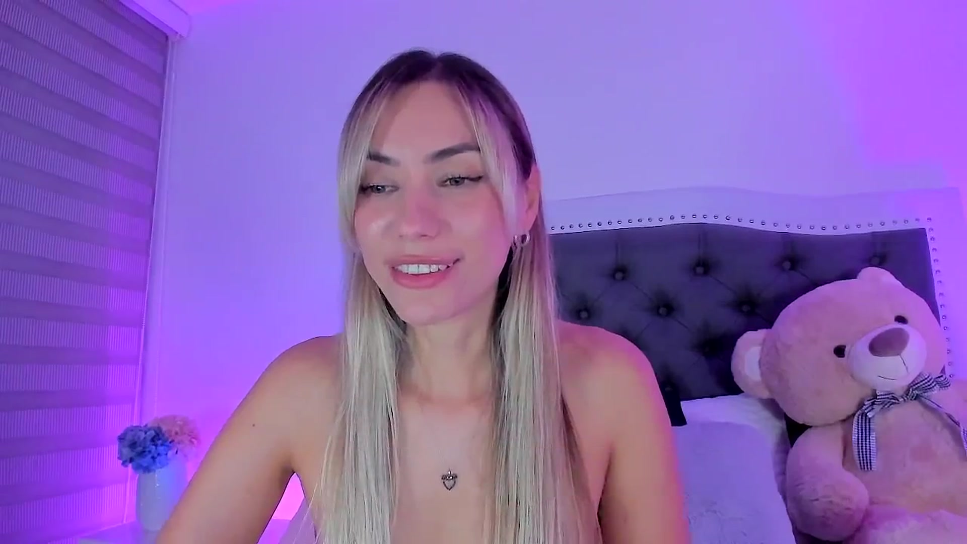 Gallery image thumbnail from SweetMar23's myfreecams stream on, 10/11/2025, 04:10 image 15 of 20