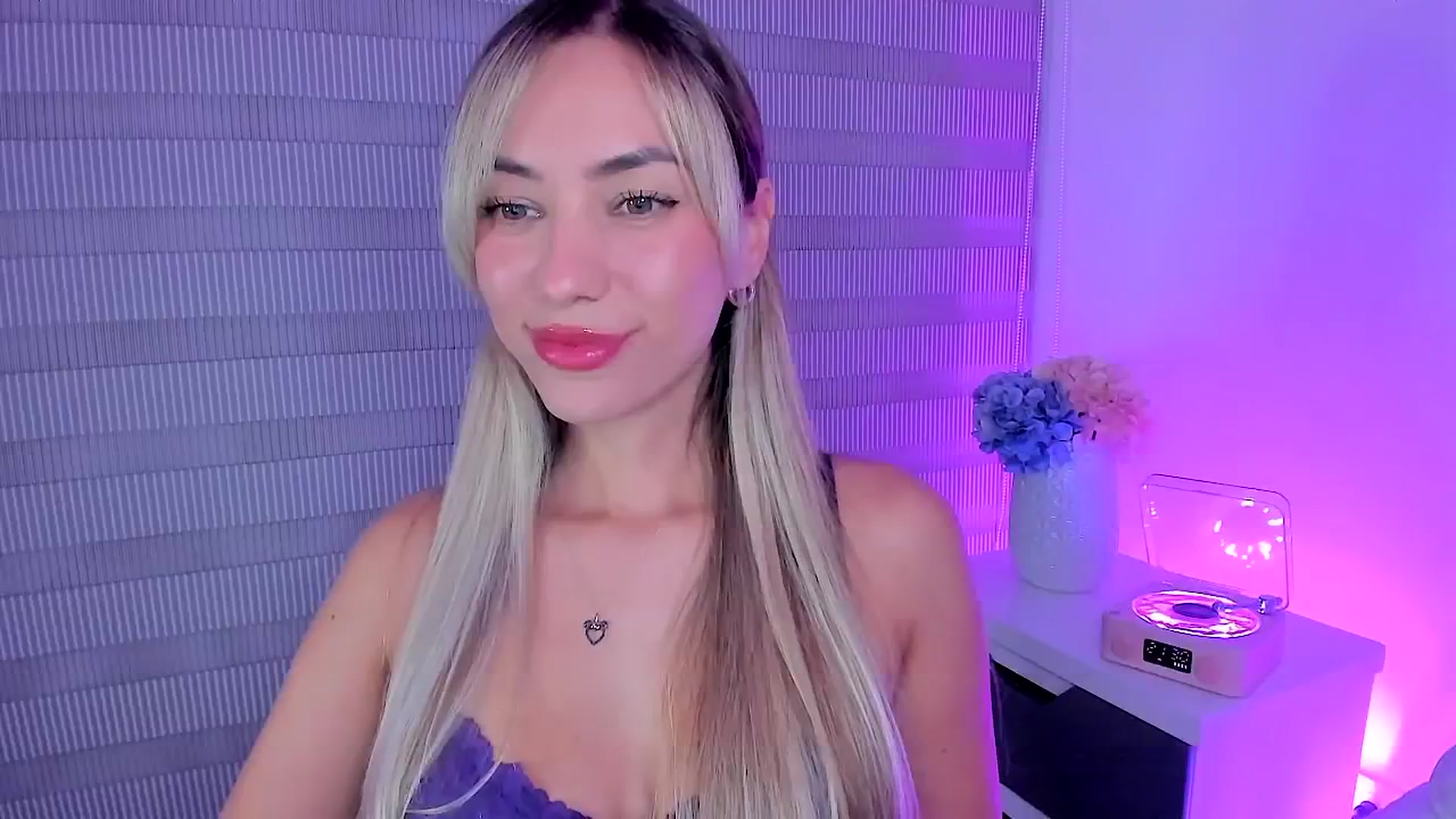 Gallery image thumbnail from SweetMar23's myfreecams stream on, 10/11/2025, 04:10 image 3 of 20