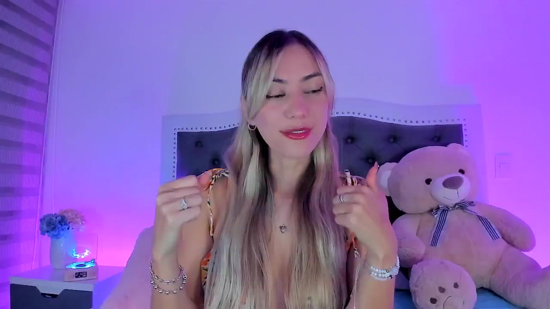Gallery image thumbnail from SweetMar23's myfreecams stream on, 10/24/2025, 04:21 image 1 of 20
