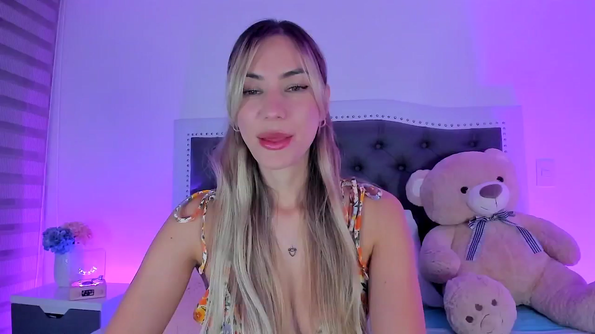 Gallery image thumbnail from SweetMar23's myfreecams stream on, 10/24/2025, 04:21 image 4 of 20