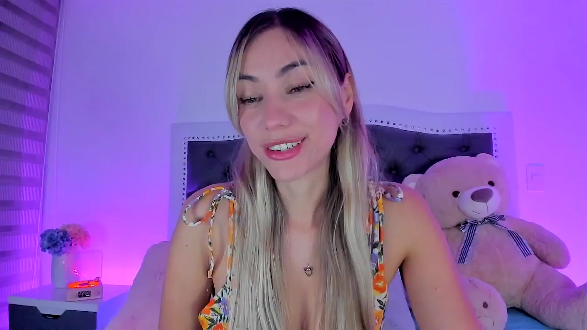 Gallery image thumbnail from SweetMar23's myfreecams stream on, 10/24/2025, 04:21 image 7 of 20