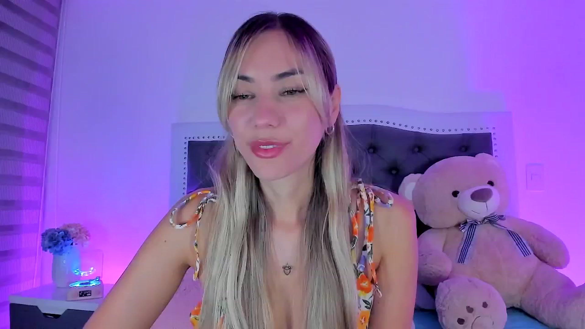 Gallery image thumbnail from SweetMar23's myfreecams stream on, 10/24/2025, 04:21 image 5 of 20