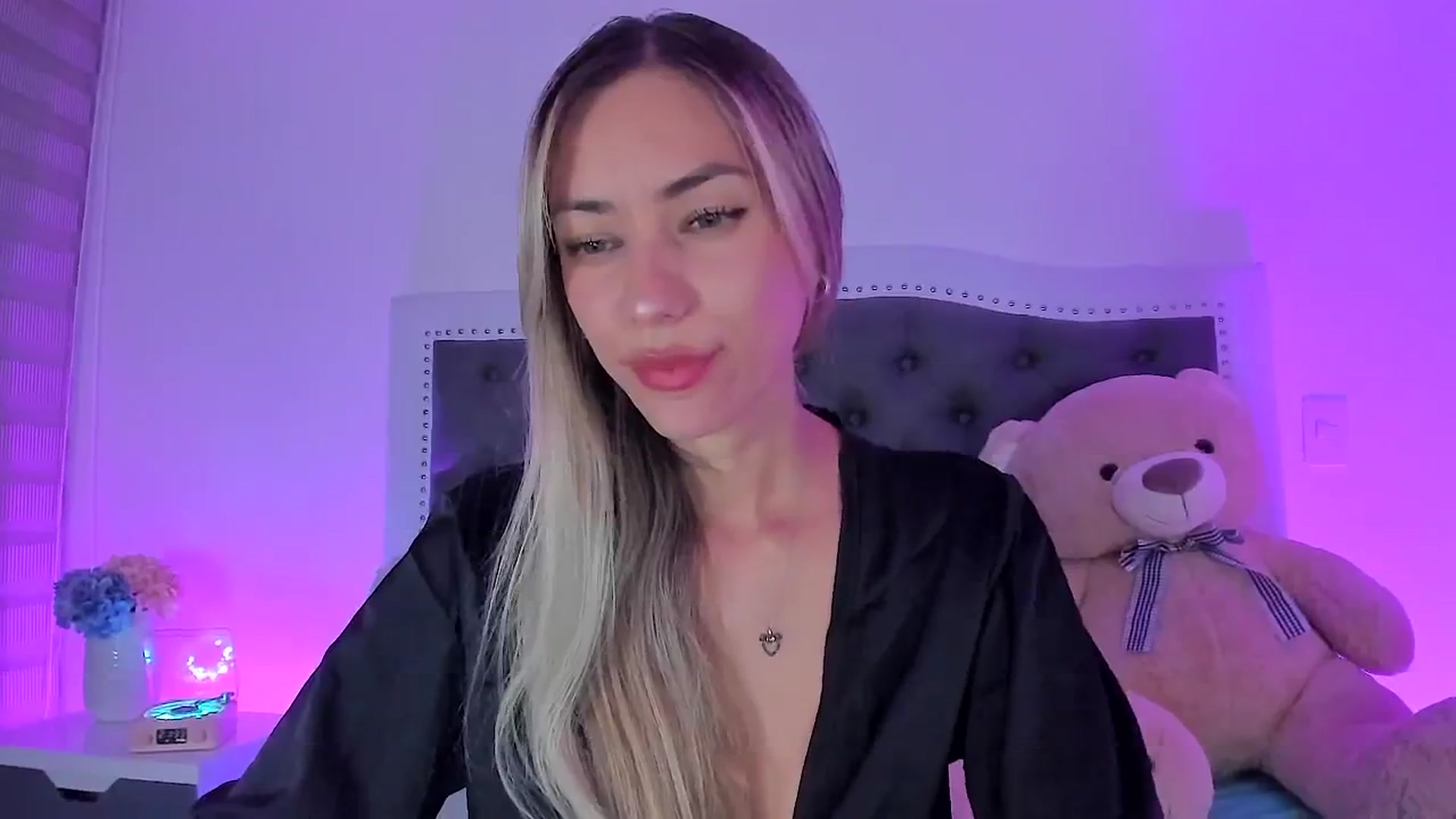 Gallery image thumbnail from SweetMar23's myfreecams stream on, 10/25/2025, 03:12 image 4 of 20