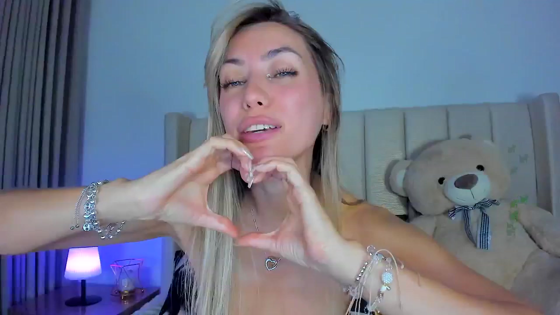 Gallery image thumbnail from SweetMar23's myfreecams stream on, 12/07/2025, 01:20 image 15 of 20