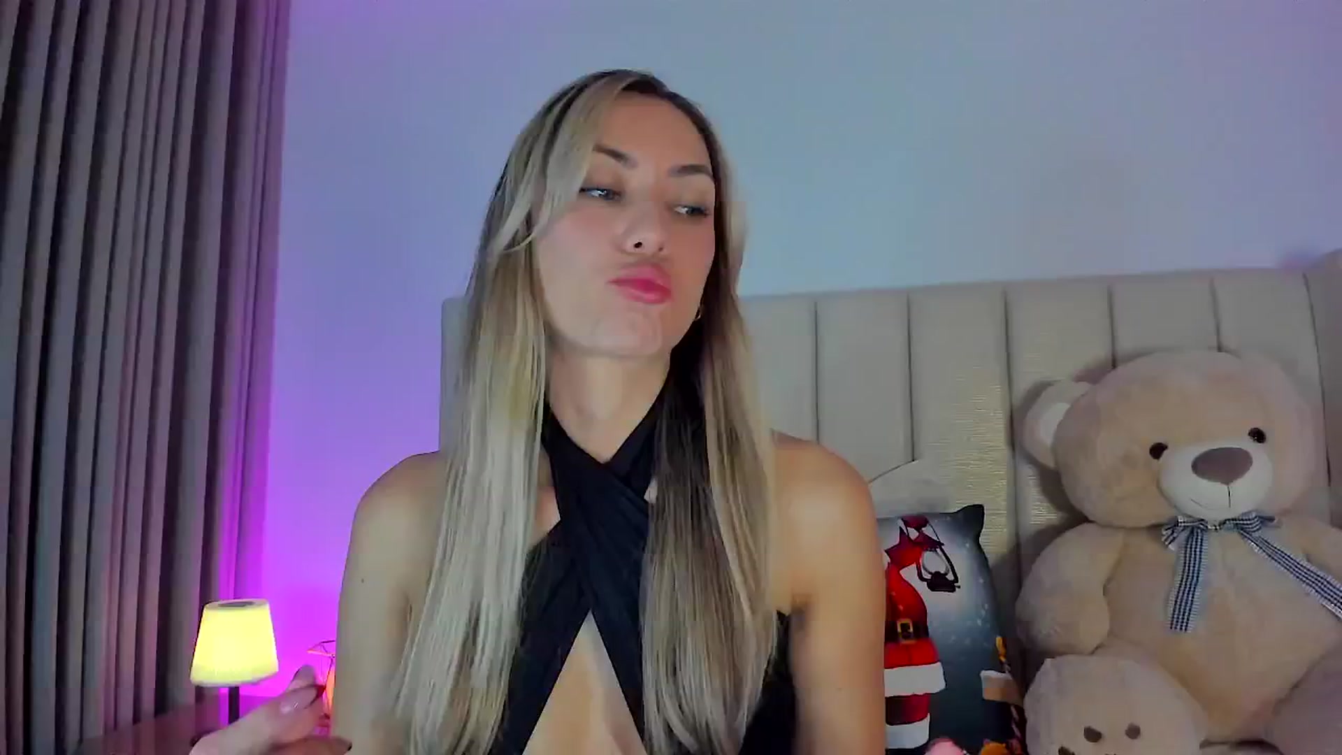 Gallery image thumbnail from SweetMar23's myfreecams stream on, 12/21/2025, 04:59 image 1 of 20
