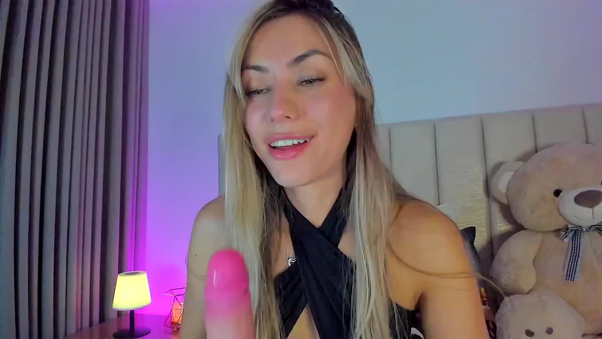 Gallery image thumbnail from SweetMar23's myfreecams stream on, 12/21/2025, 04:59 image 13 of 20