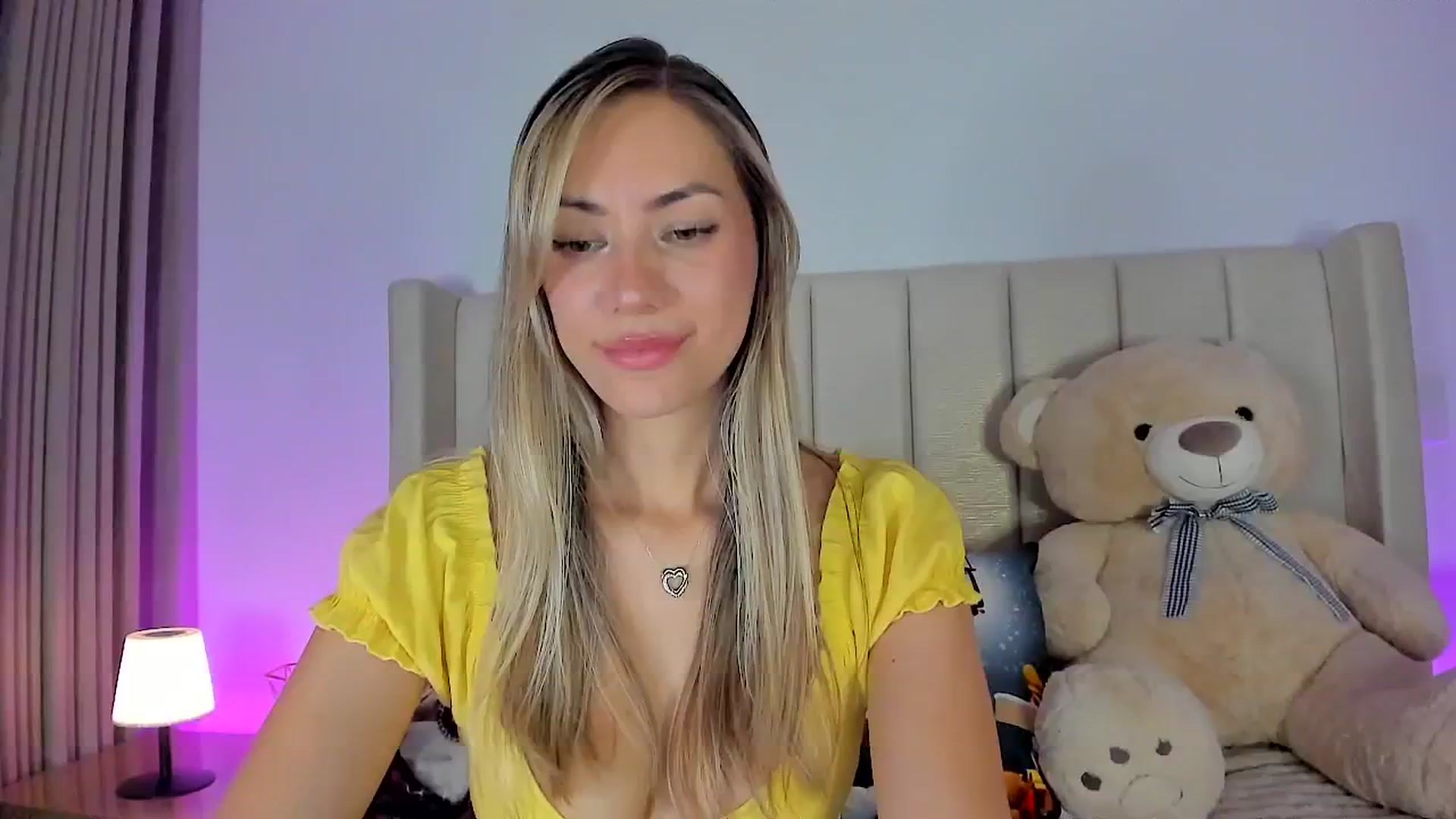 Gallery image thumbnail from SweetMar23's myfreecams stream on, 01/09/2026, 04:09 image 6 of 20