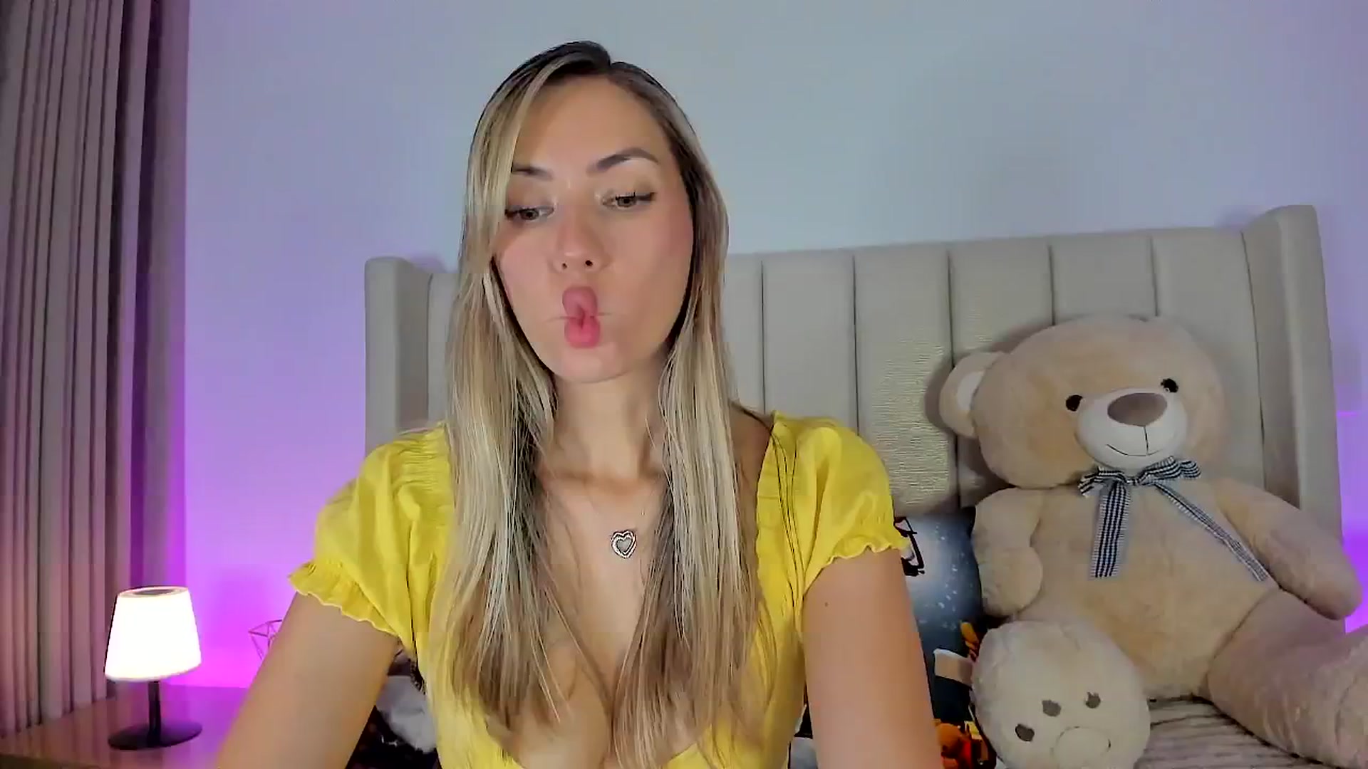 Gallery image thumbnail from SweetMar23's myfreecams stream on, 01/09/2026, 04:09 image 7 of 20