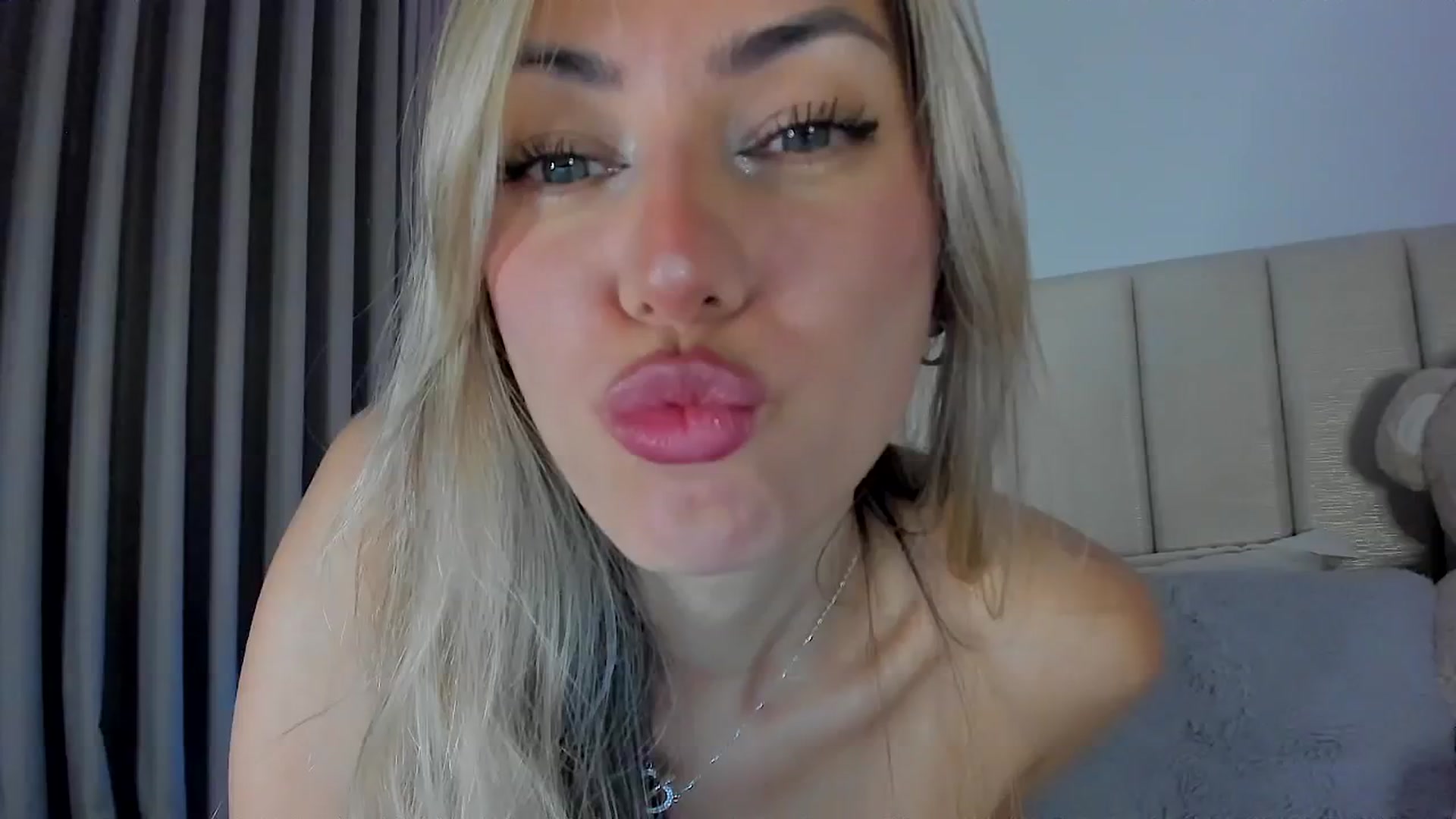 Gallery image thumbnail from SweetMar23's myfreecams stream on, 01/26/2026, 24:37 image 5 of 20