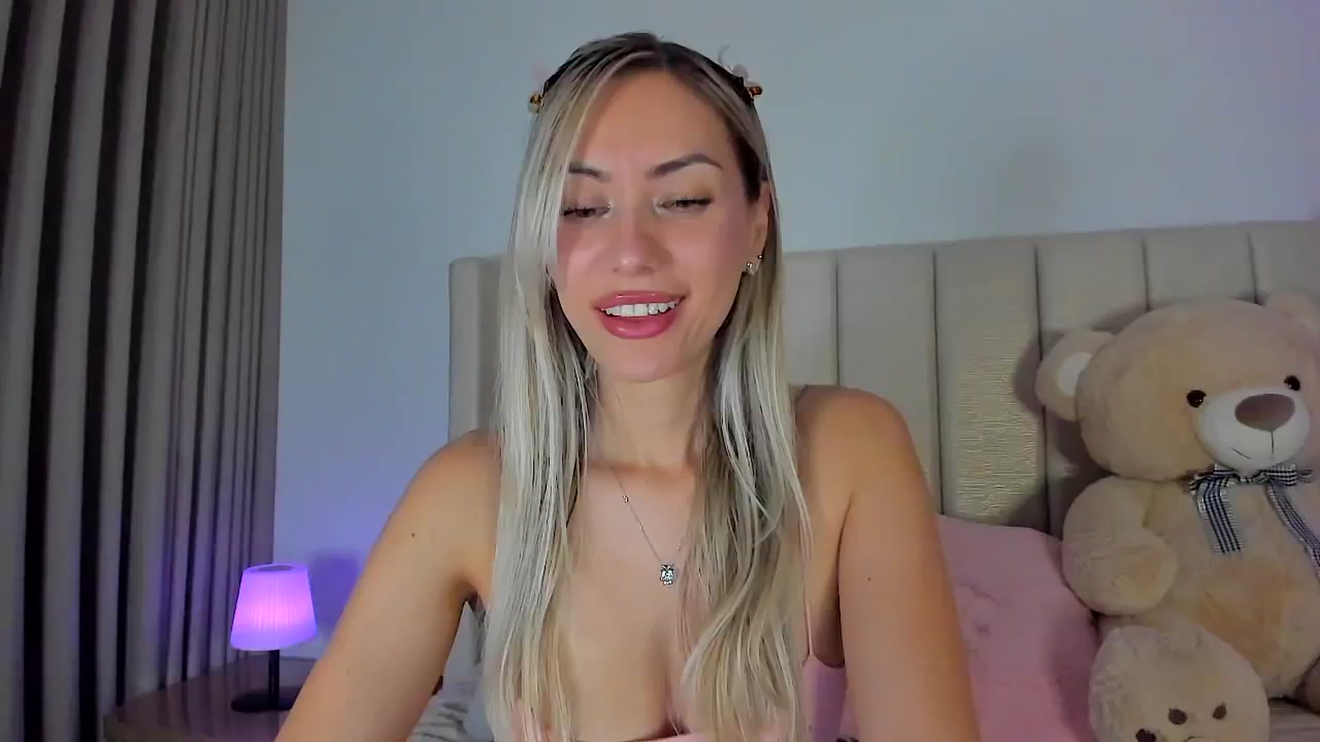 Gallery image thumbnail from SweetMar23's myfreecams stream on, 03/12/2026, 05:52 image 10 of 20