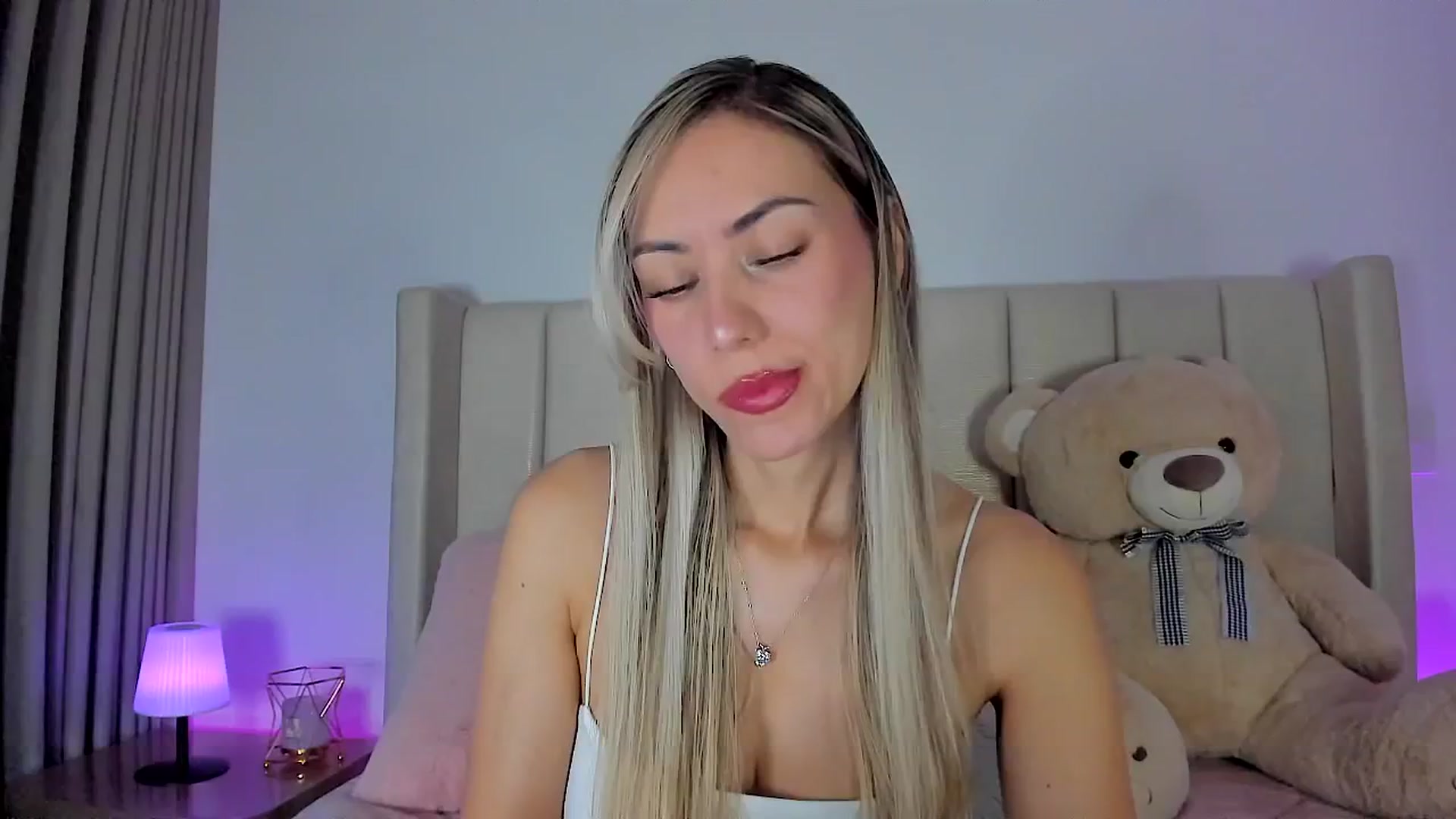 Gallery image thumbnail from SweetMar23's myfreecams stream on, 03/15/2026, 03:43 image 1 of 20