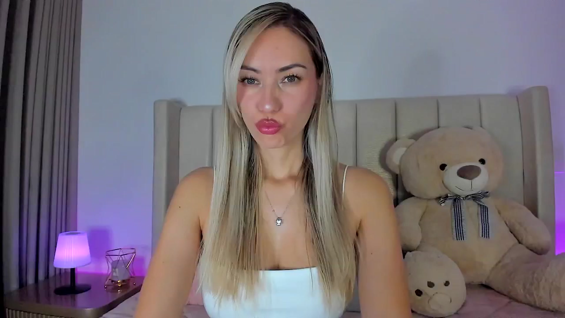 Gallery image thumbnail from SweetMar23's myfreecams stream on, 03/15/2026, 03:43 image 18 of 20