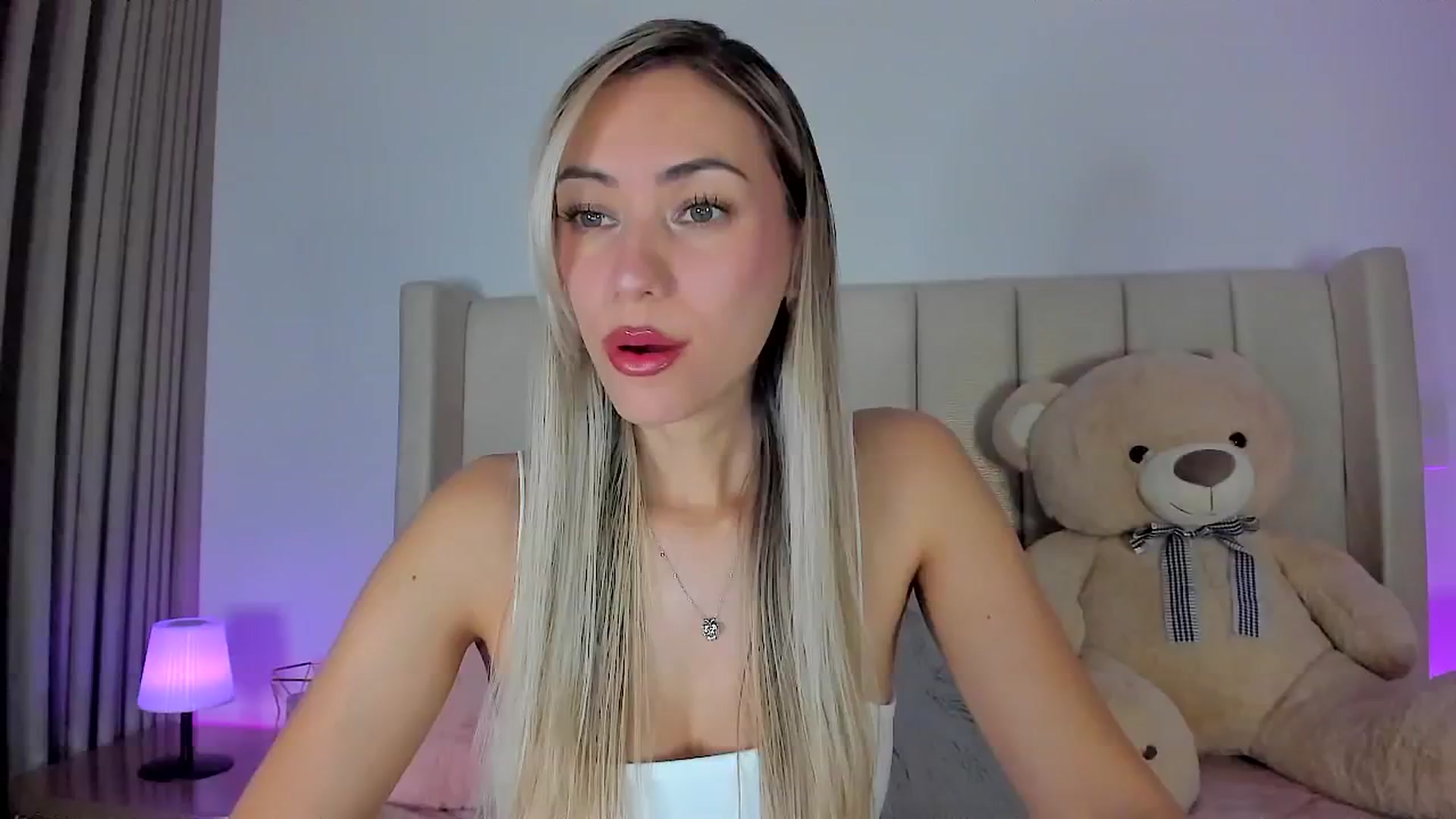 Gallery image thumbnail from SweetMar23's myfreecams stream on, 03/15/2026, 03:43 image 15 of 20