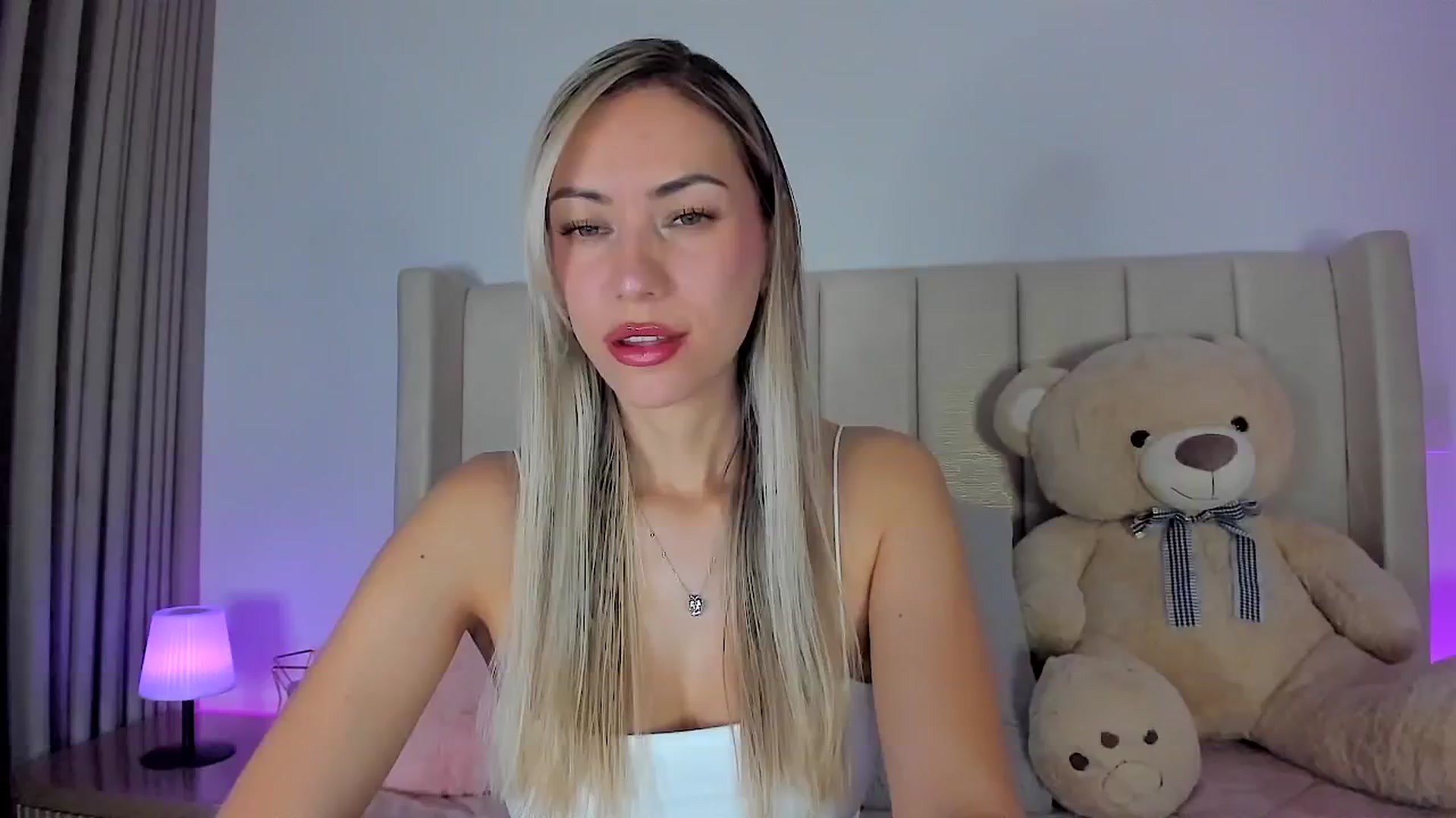 Gallery image thumbnail from SweetMar23's myfreecams stream on, 03/15/2026, 03:43 image 12 of 20