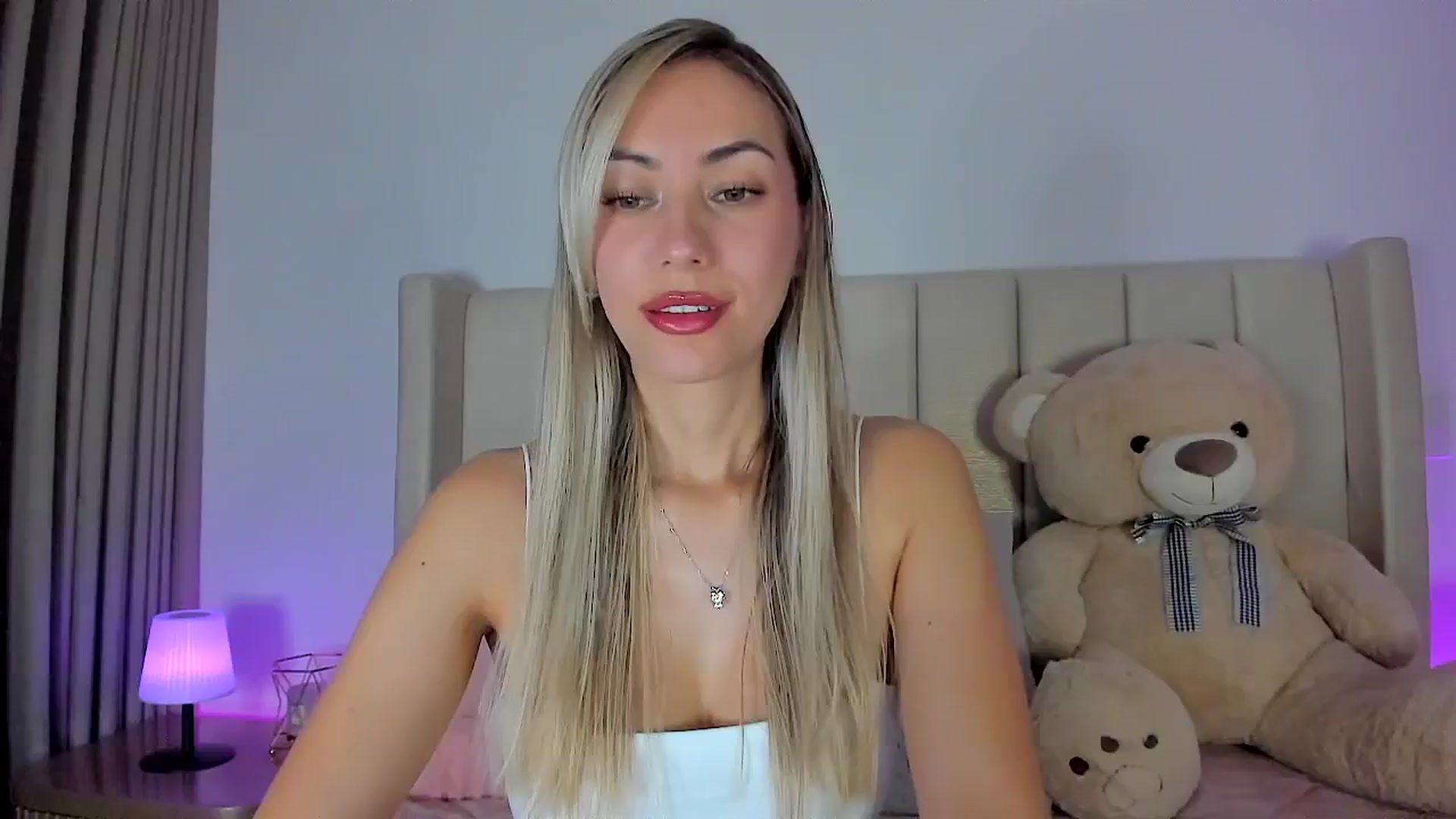 Gallery image thumbnail from SweetMar23's myfreecams stream on, 03/15/2026, 03:43 image 16 of 20