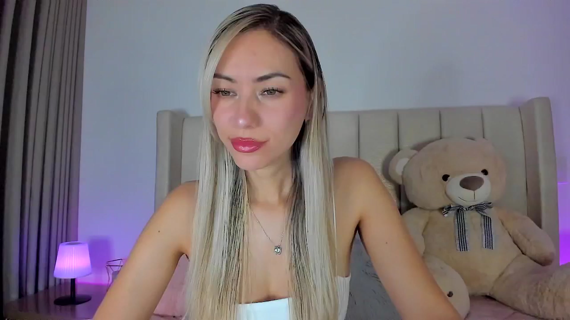 Gallery image thumbnail from SweetMar23's myfreecams stream on, 03/15/2026, 03:43 image 17 of 20