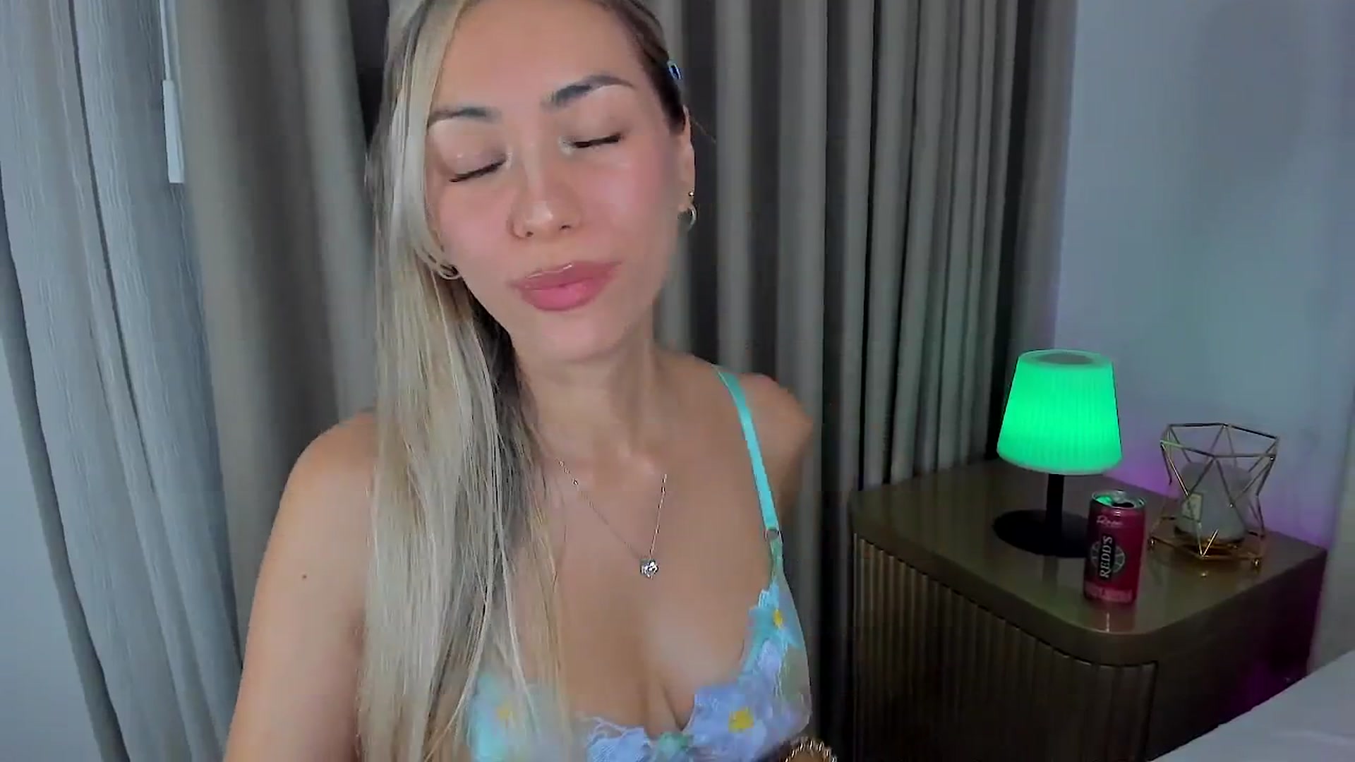 Gallery image thumbnail from SweetMar23's myfreecams stream on, 03/18/2026, 04:32 image 9 of 20