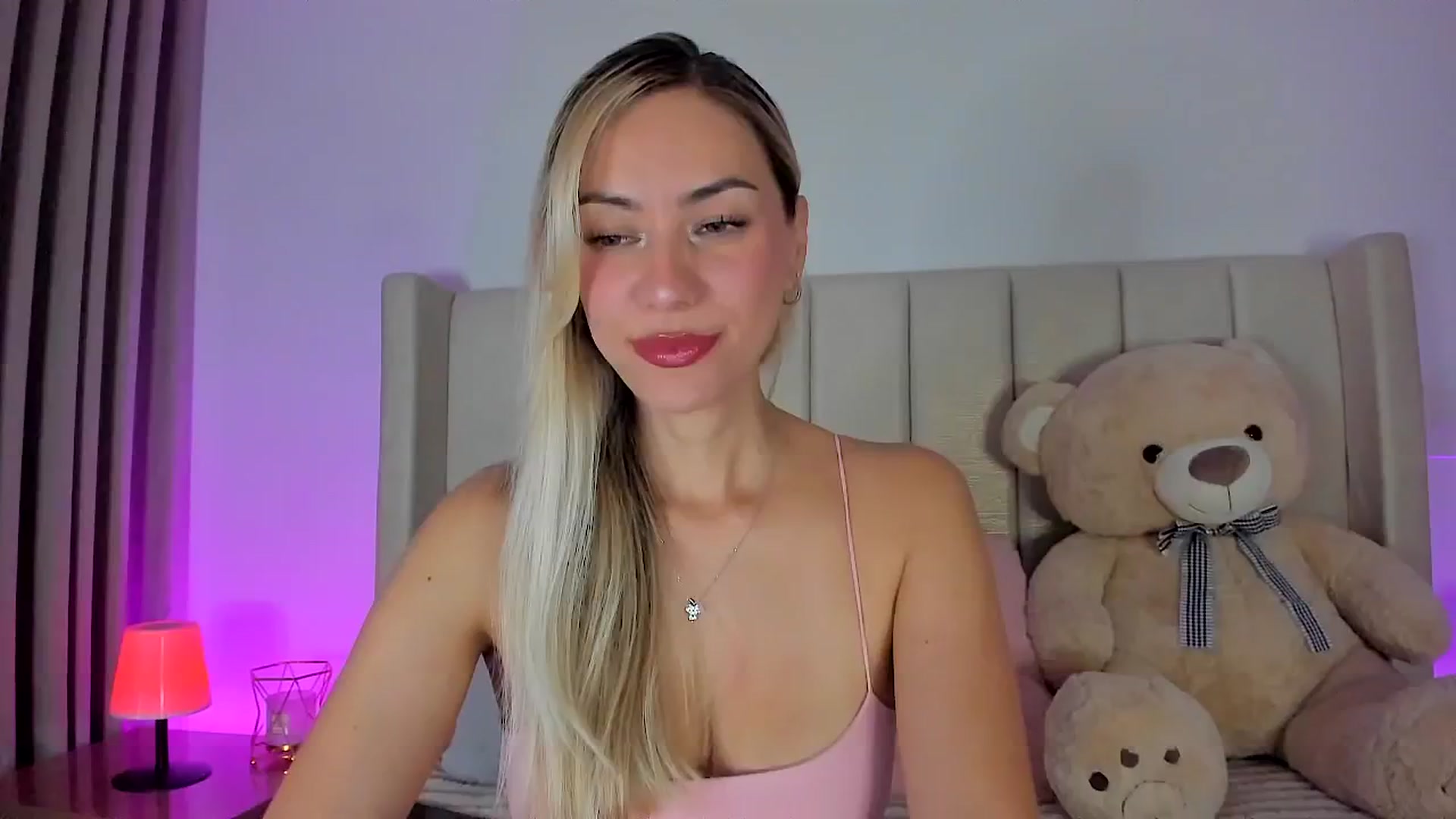 Gallery image thumbnail from SweetMar23's myfreecams stream on, 04/10/2026, 04:53 image 2 of 20