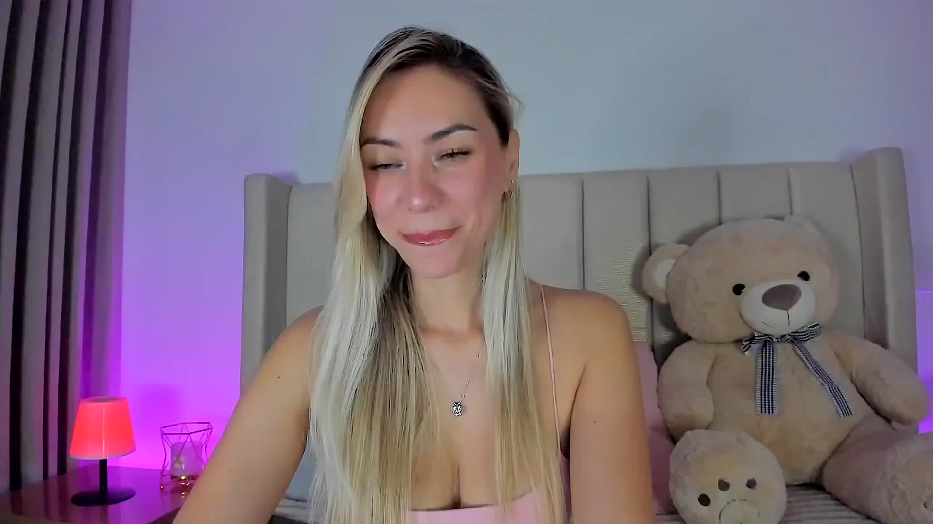 Gallery image thumbnail from SweetMar23's myfreecams stream on, 04/10/2026, 04:53 image 7 of 20