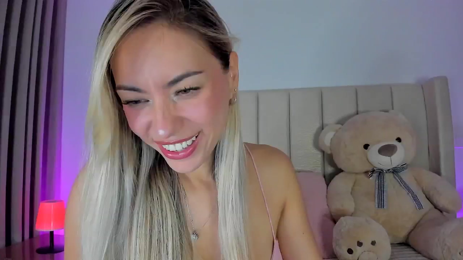Gallery image thumbnail from SweetMar23's myfreecams stream on, 04/10/2026, 04:53 image 8 of 20