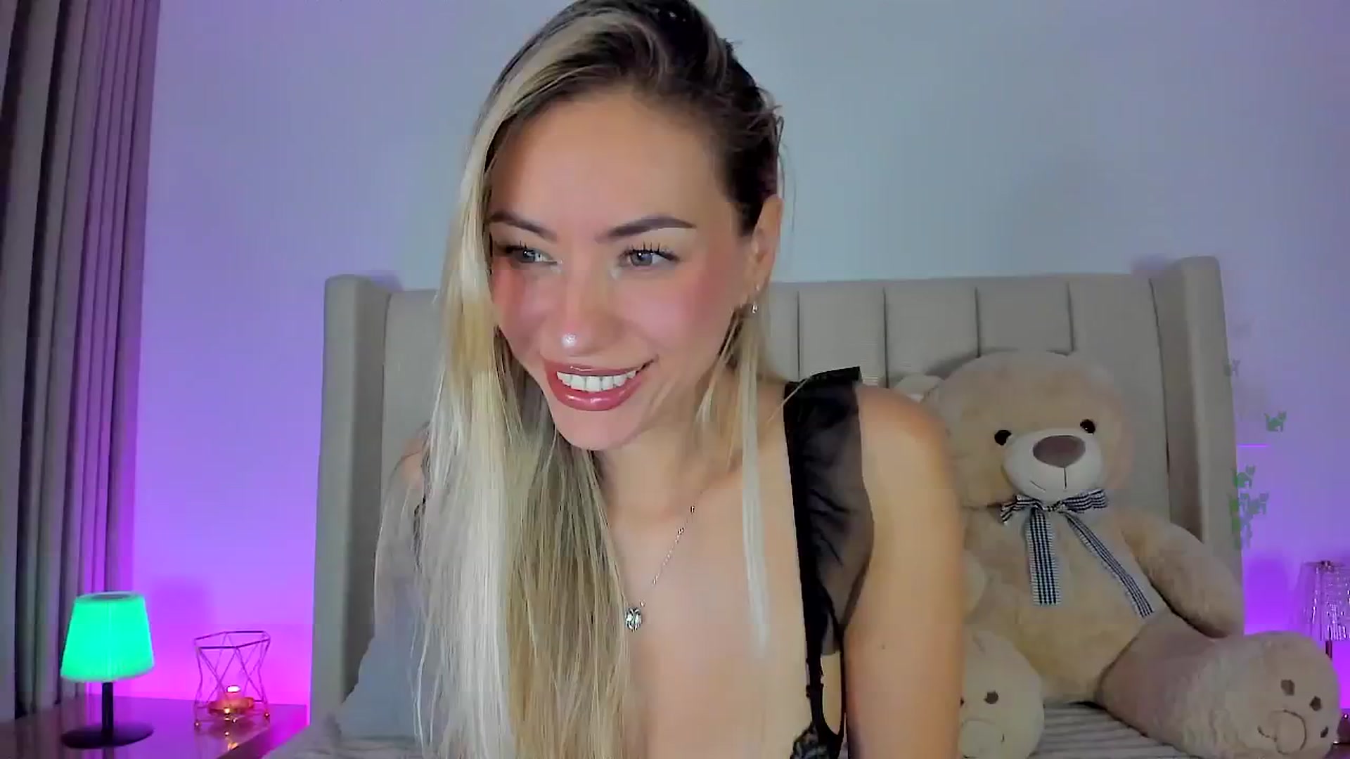 Gallery image thumbnail from SweetMar23's myfreecams stream on, 04/11/2026, 05:26 image 5 of 20