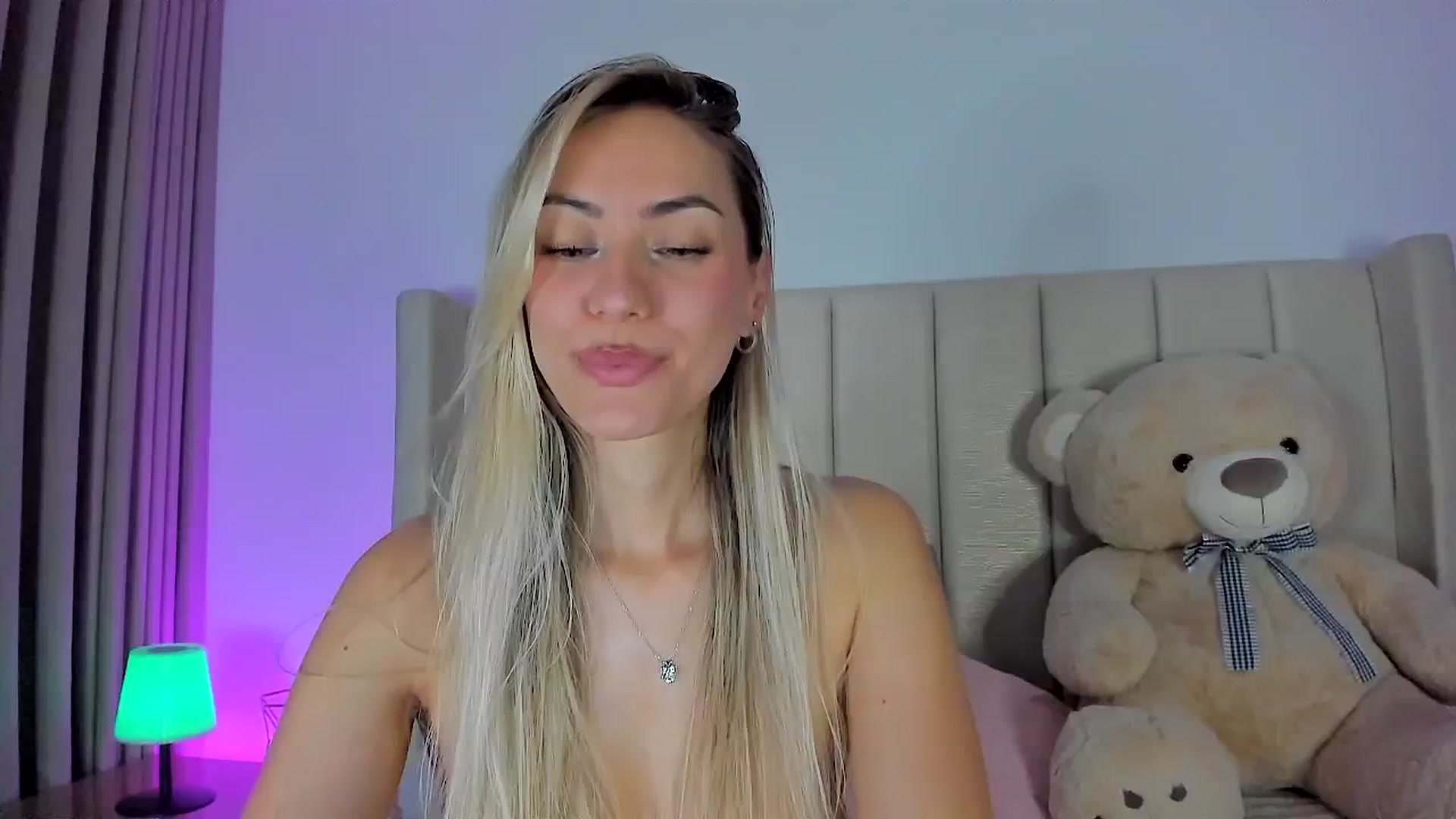 Gallery image thumbnail from SweetMar23's myfreecams stream on, 04/11/2026, 05:26 image 17 of 20