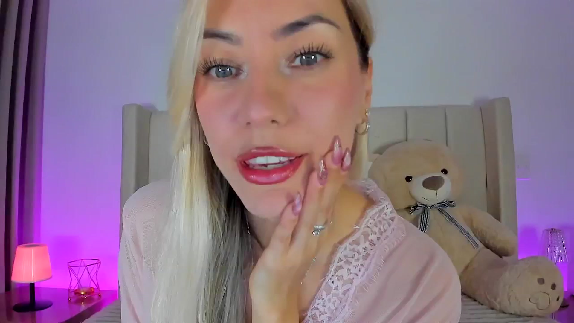 Gallery image thumbnail from SweetMar23's myfreecams stream on, 04/14/2026, 03:57 image 2 of 20