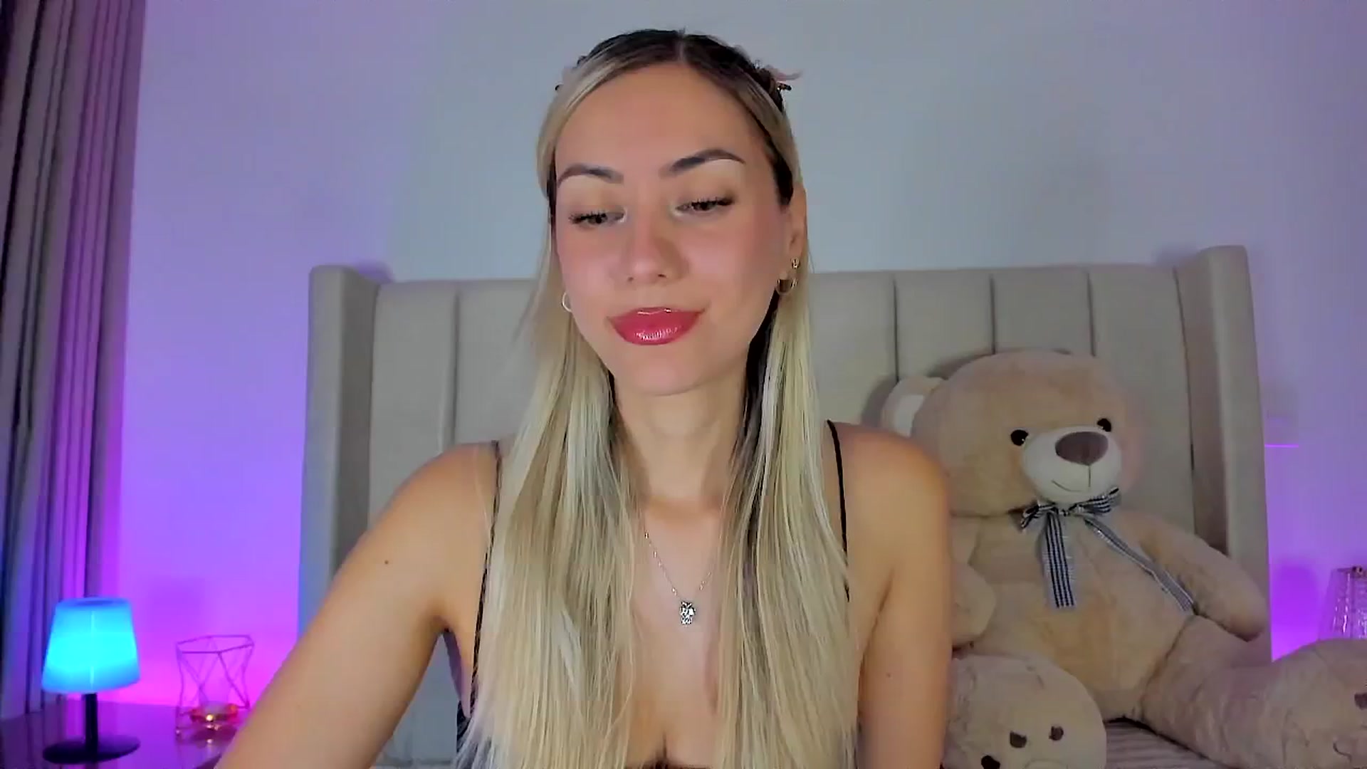Gallery image thumbnail from SweetMar23's myfreecams stream on, 04/15/2026, 04:41 image 1 of 20