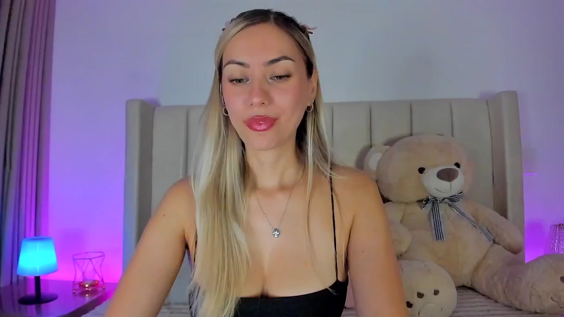 Gallery image thumbnail from SweetMar23's myfreecams stream on, 04/15/2026, 04:41 image 4 of 20