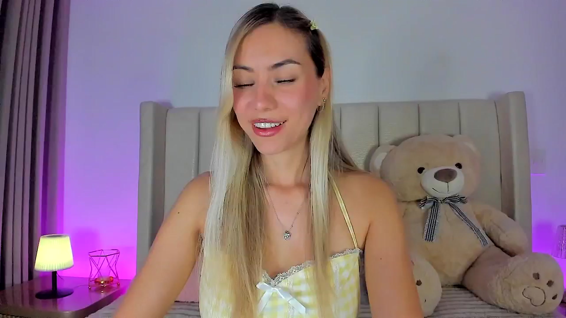 Gallery image thumbnail from SweetMar23's myfreecams stream on, 04/16/2026, 04:34 image 1 of 20