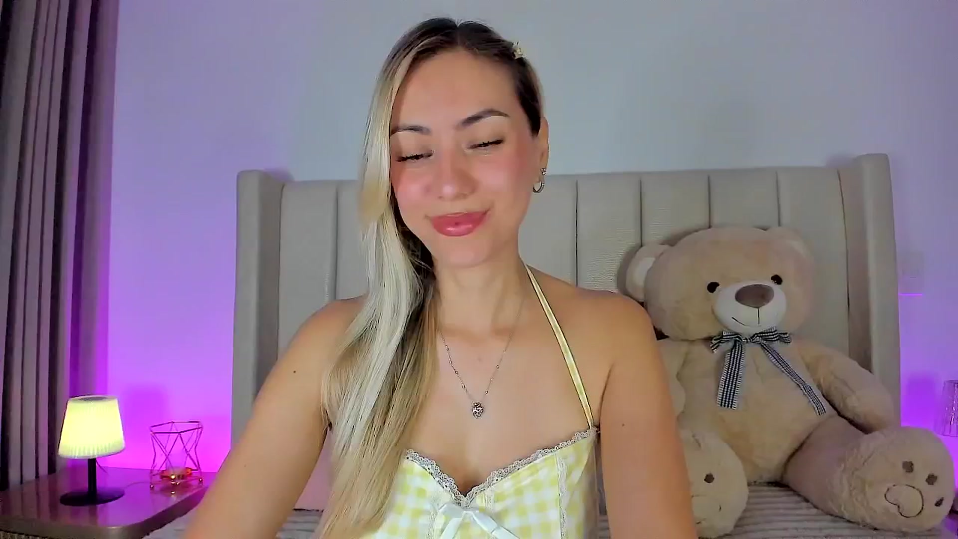 Gallery image thumbnail from SweetMar23's myfreecams stream on, 04/16/2026, 04:34 image 8 of 20