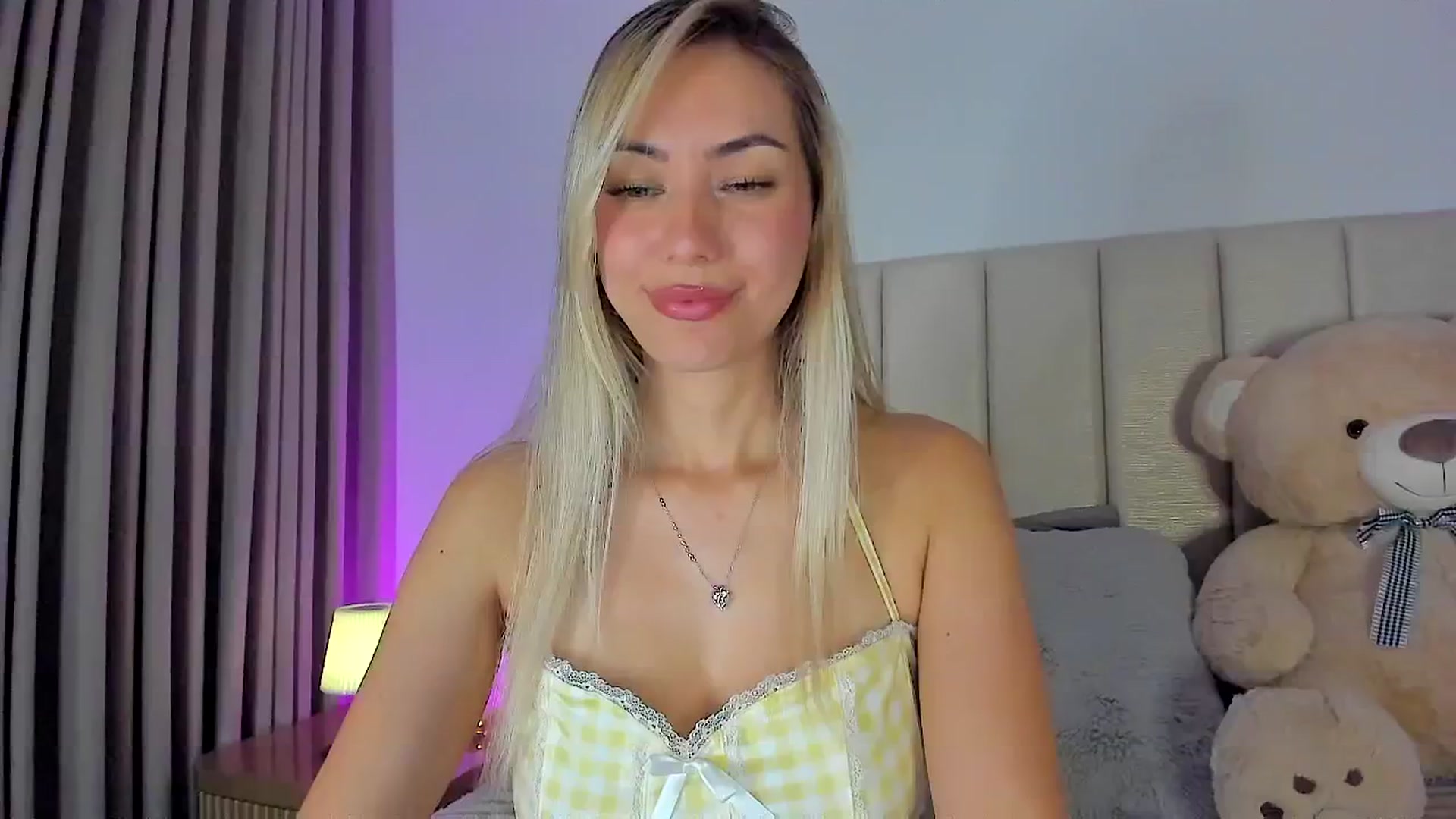 Gallery image thumbnail from SweetMar23's myfreecams stream on, 04/16/2026, 04:34 image 15 of 20
