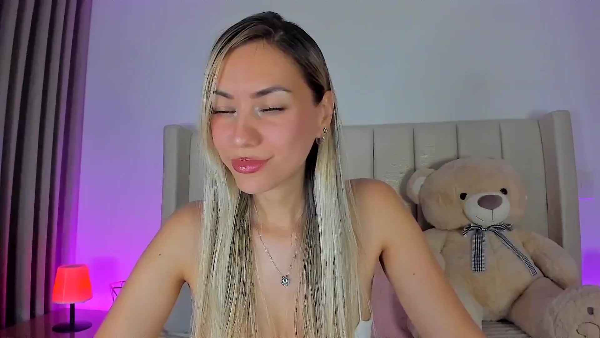 Gallery image thumbnail from SweetMar23's myfreecams stream on, 04/28/2026, 03:52 image 19 of 20