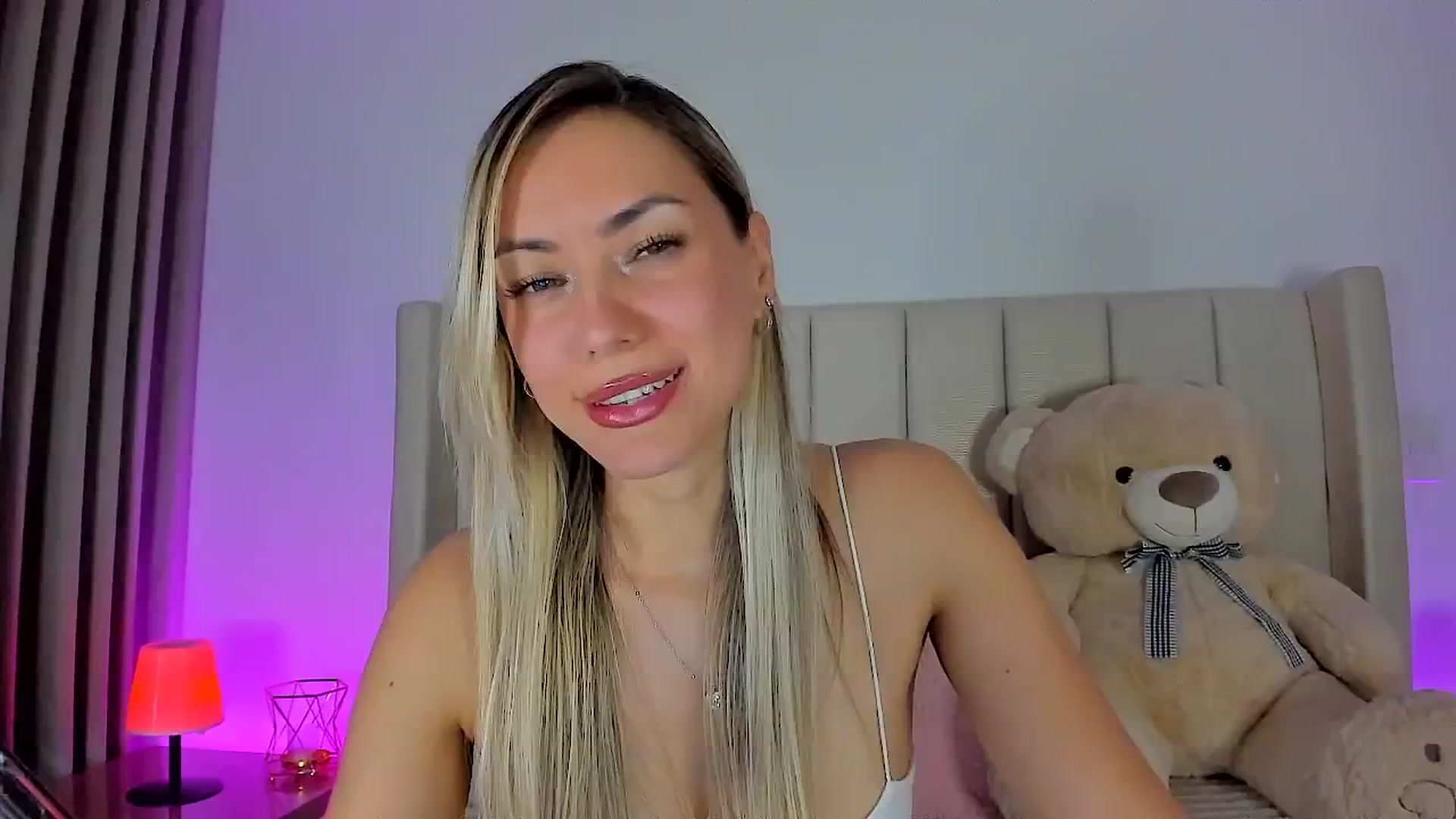 Gallery image thumbnail from SweetMar23's myfreecams stream on, 04/28/2026, 03:52 image 11 of 20
