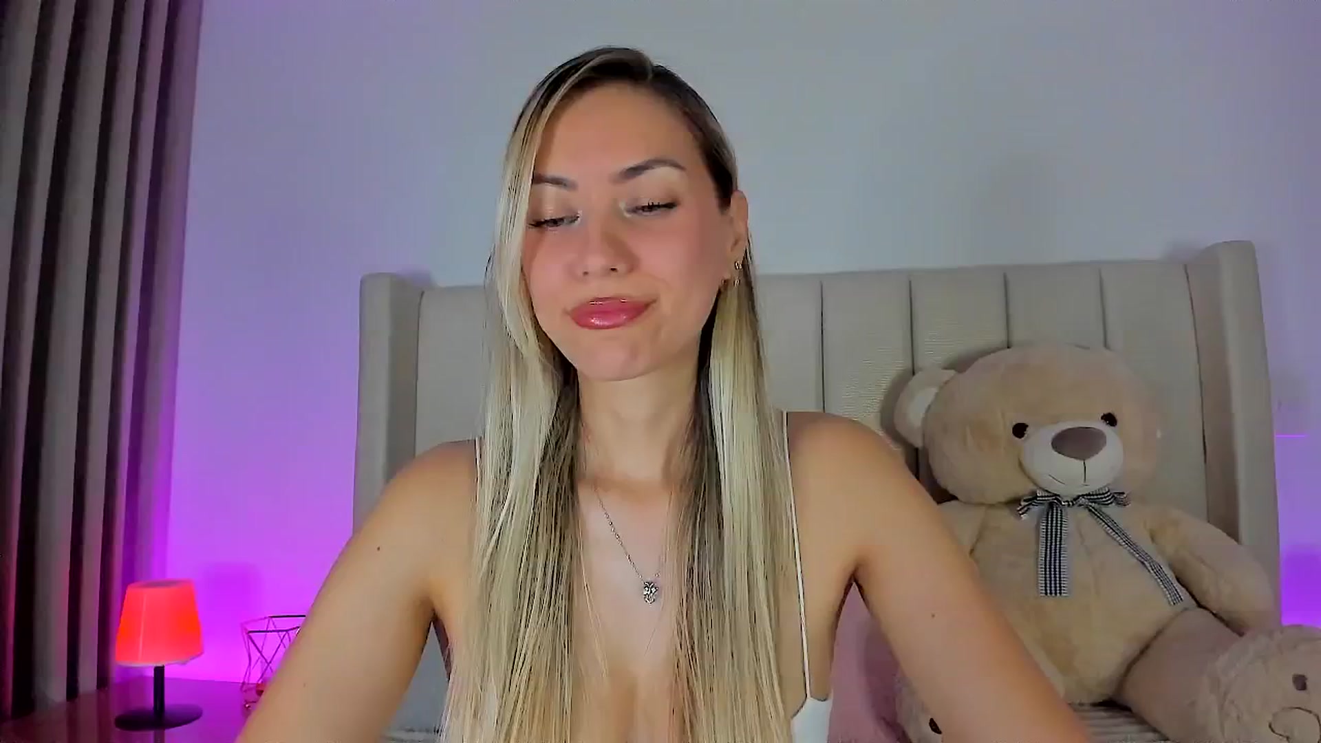 Gallery image thumbnail from SweetMar23's myfreecams stream on, 04/28/2026, 03:52 image 10 of 20