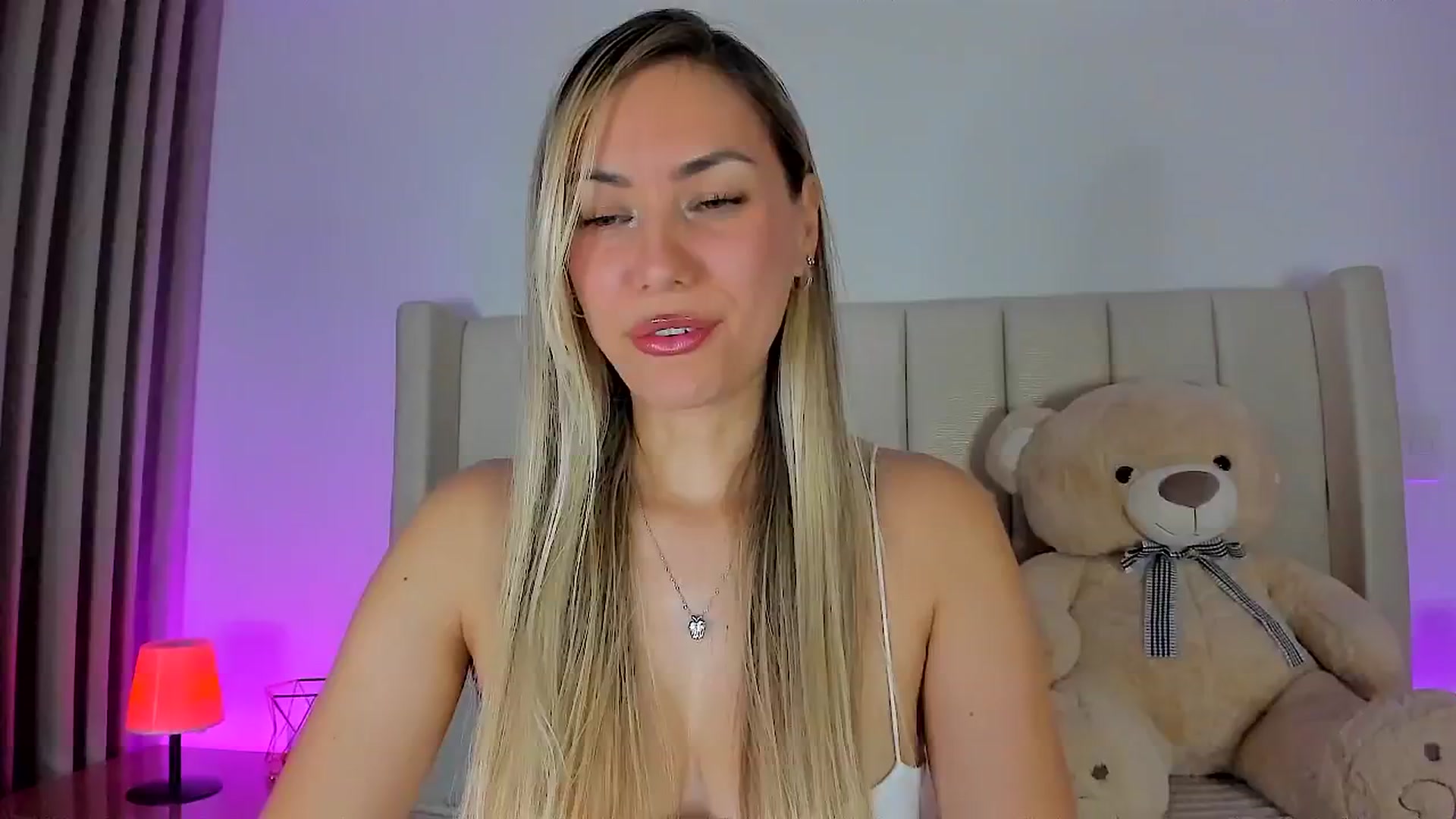 Gallery image thumbnail from SweetMar23's myfreecams stream on, 04/28/2026, 03:52 image 18 of 20