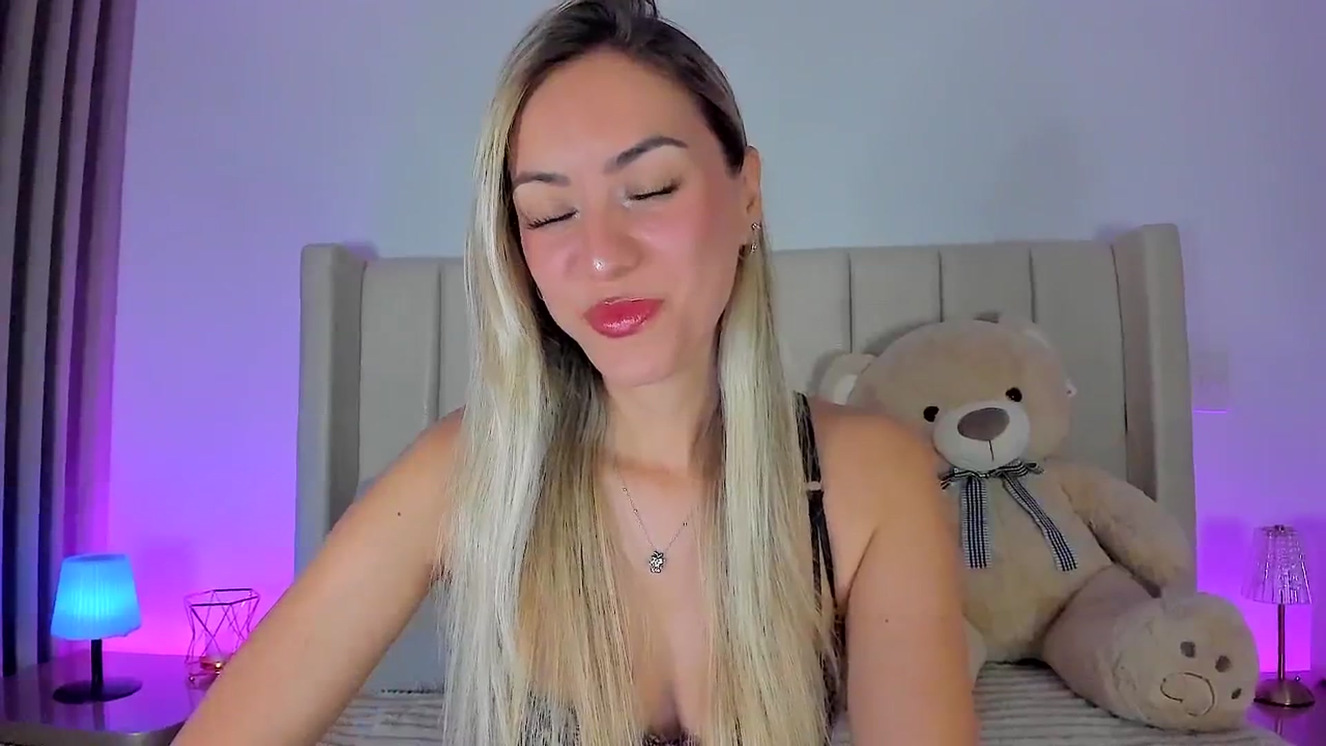 Gallery image thumbnail from SweetMar23's myfreecams stream on, 04/29/2026, 05:07 image 2 of 20