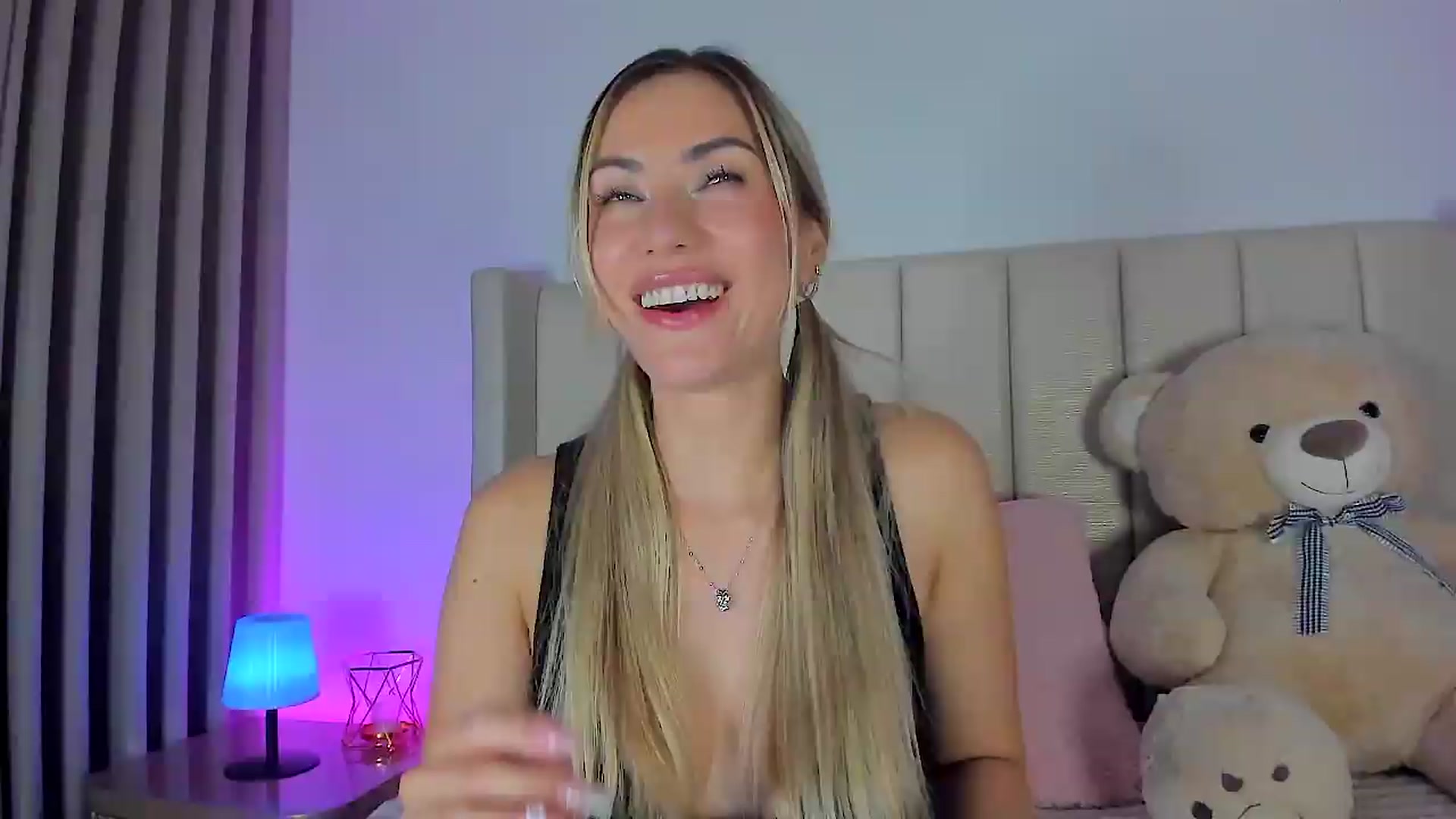 Gallery image thumbnail from SweetMar23's myfreecams stream on, 05/13/2026, 03:39 image 14 of 20