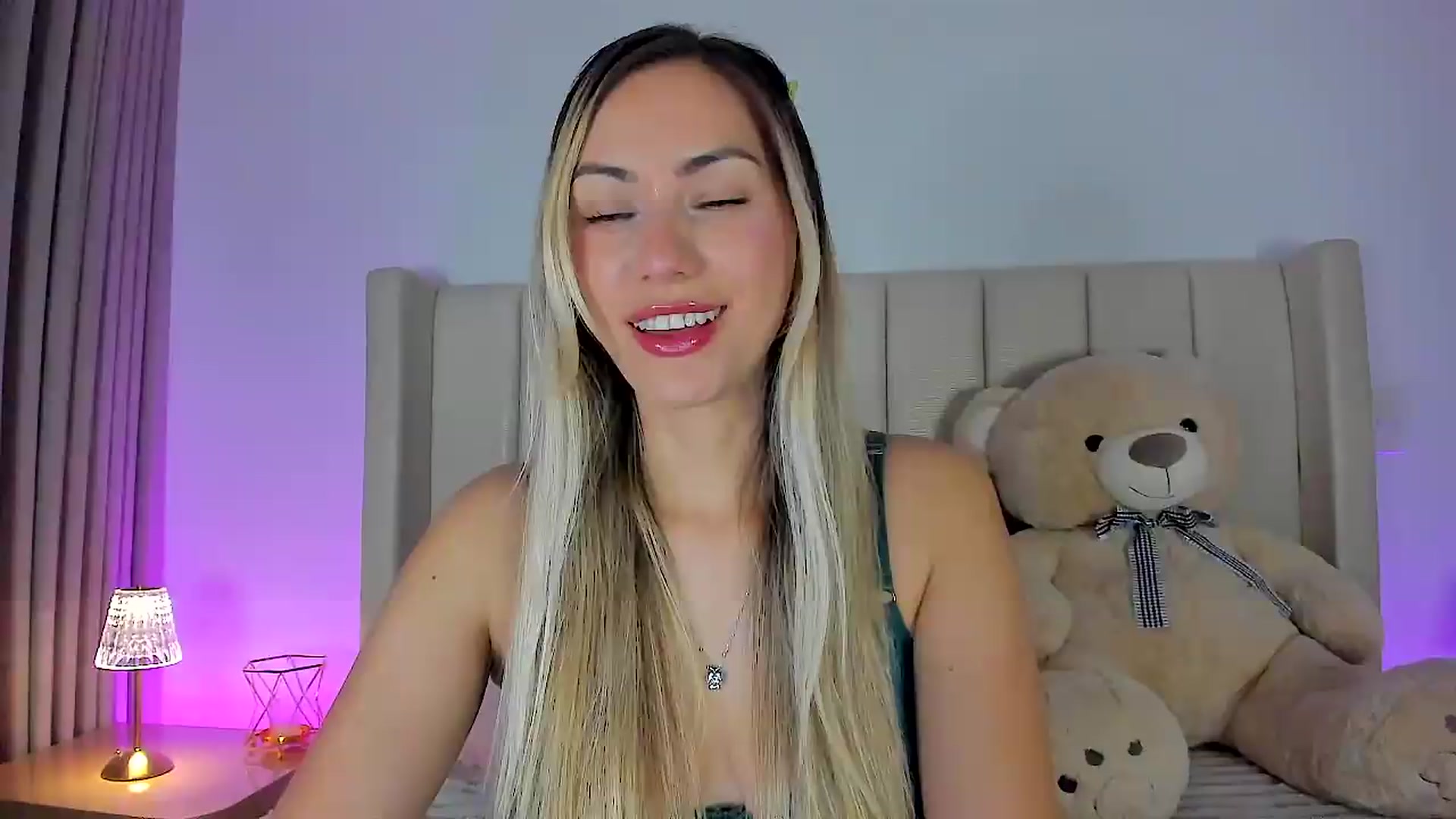Gallery image thumbnail from SweetMar23's myfreecams stream on, 06/19/2026, 03:57 image 6 of 20